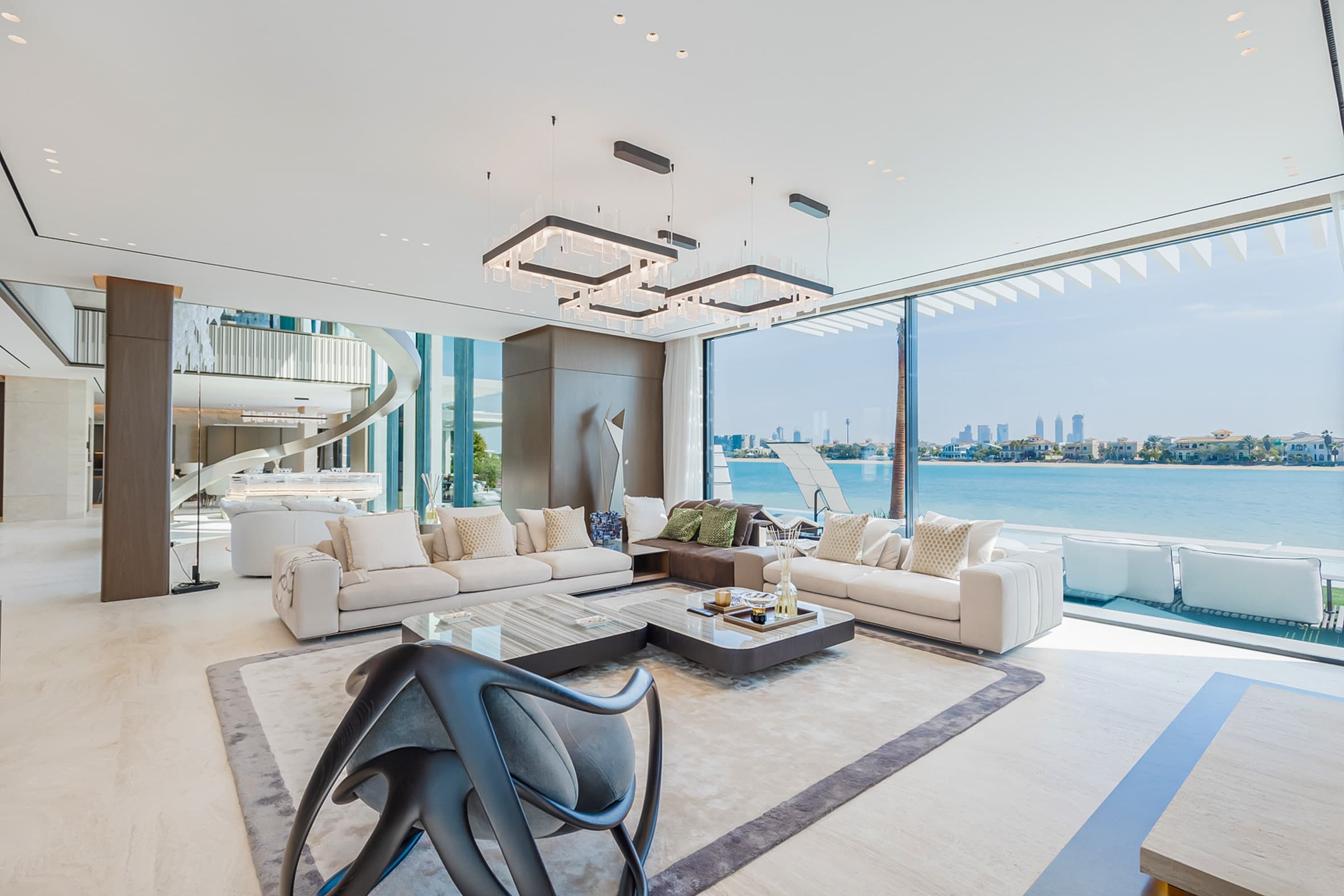 The Ultimate Guide to Buying Property on Palm Jumeirah - 28 March 2025 - 54