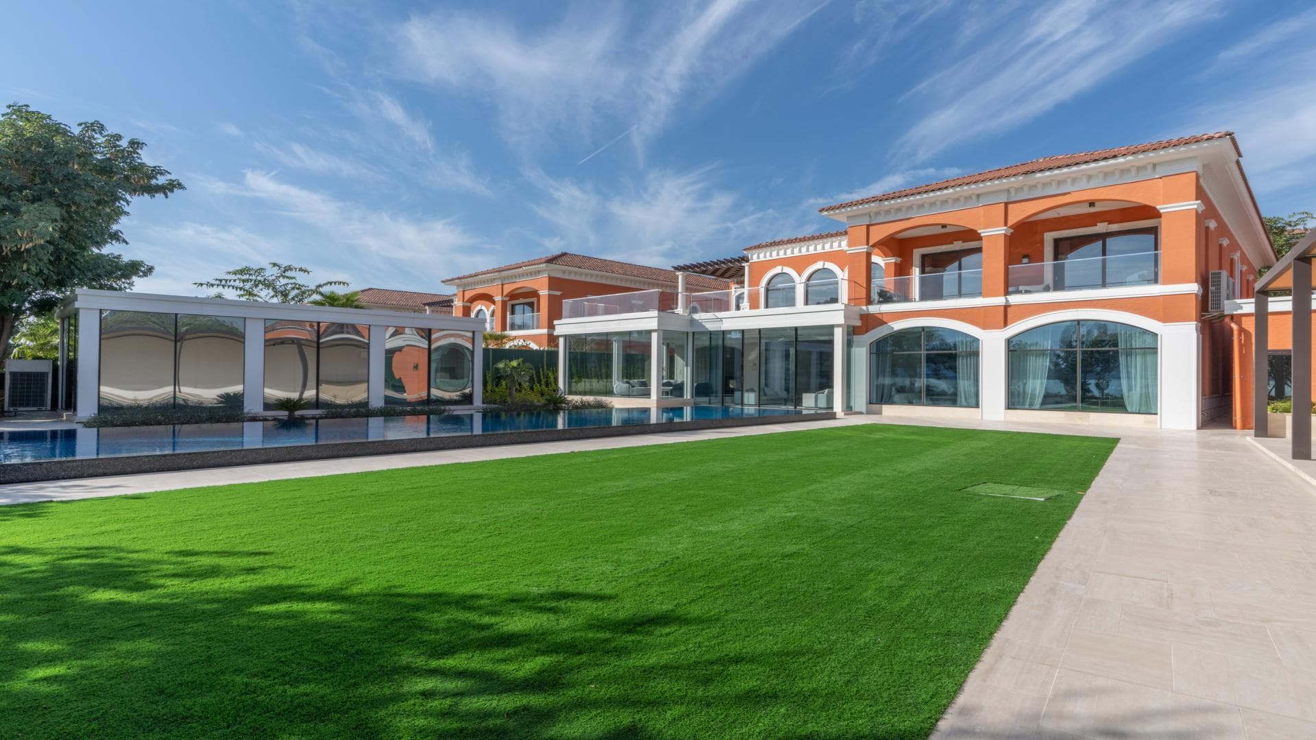 Palm Jumeirah: Luxury Hotels & Iconic Living - 9 July 2025 - 53