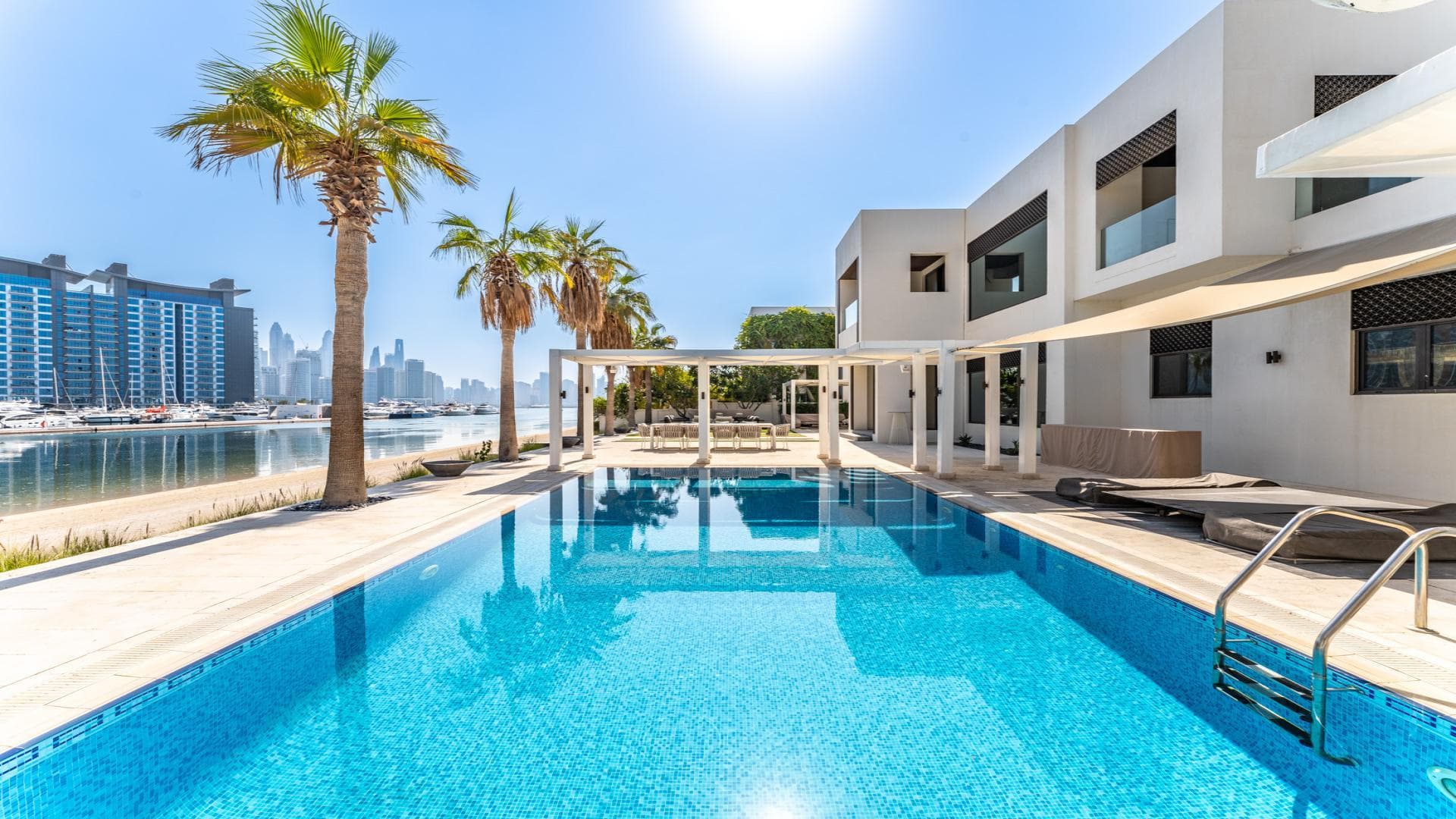 The Evolution of Palm Jumeirah: From Visionary Concept to Luxury Living - 16 January 2025 - 12