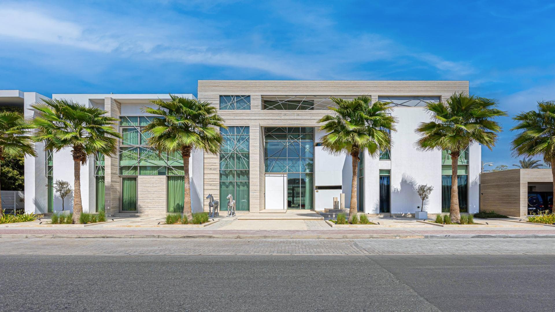 2024 Market Update: Dubais Villa Shortage and What It Means for Buyers