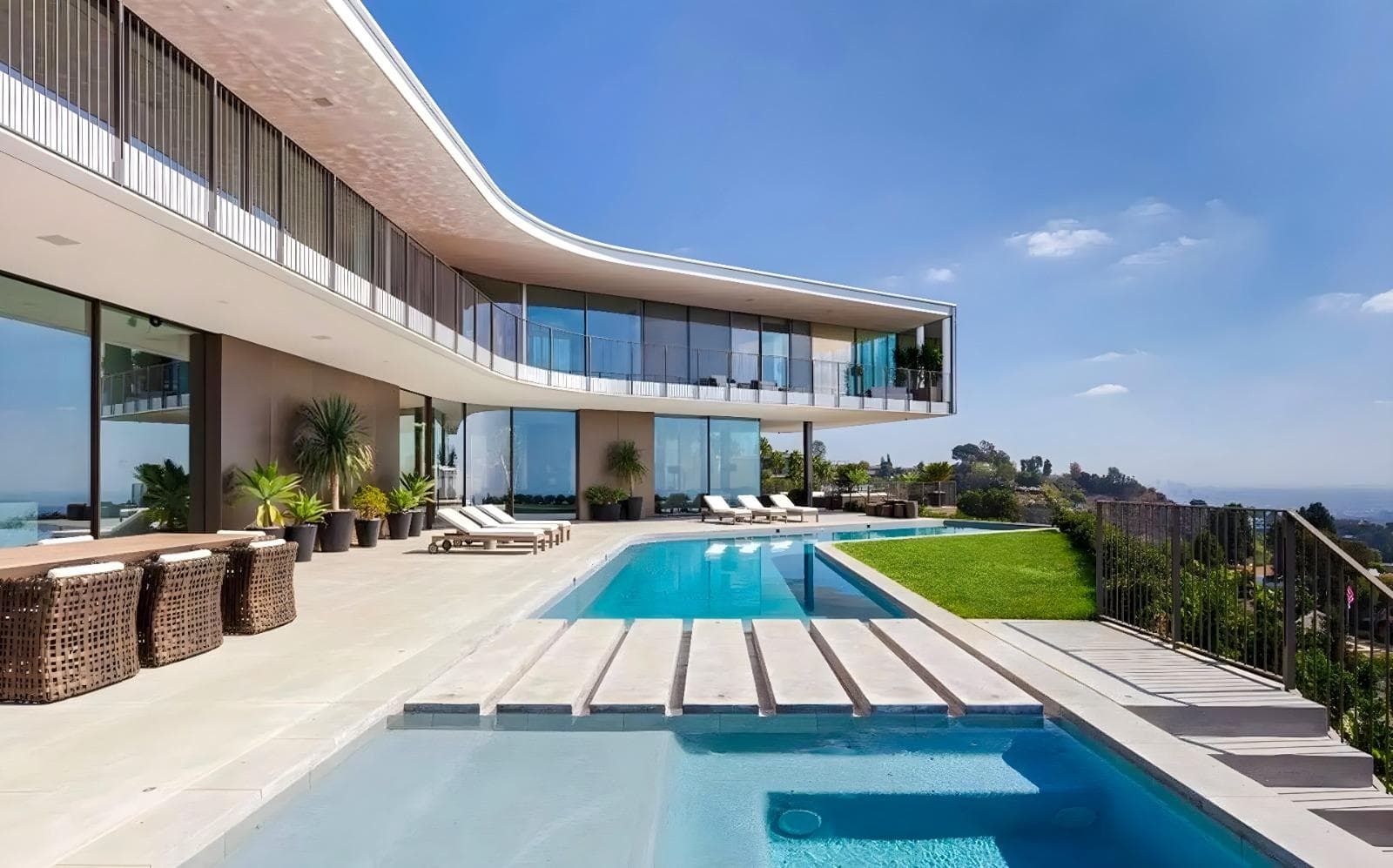 LA Real Estate 2026: Prices & Taxes