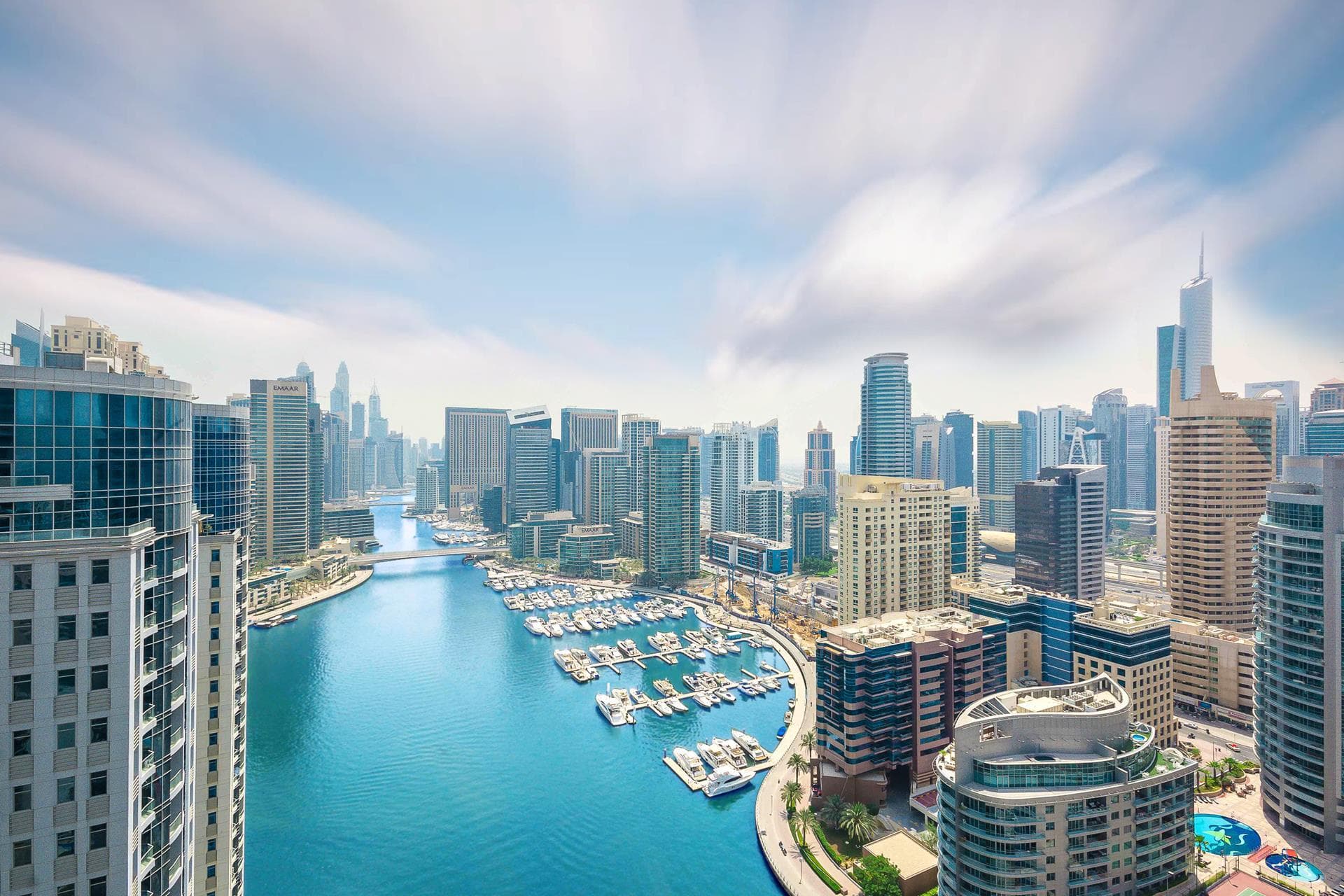 Dubai Marina Living – Waterfront Apartments, Skyline Views & Urban Vibes