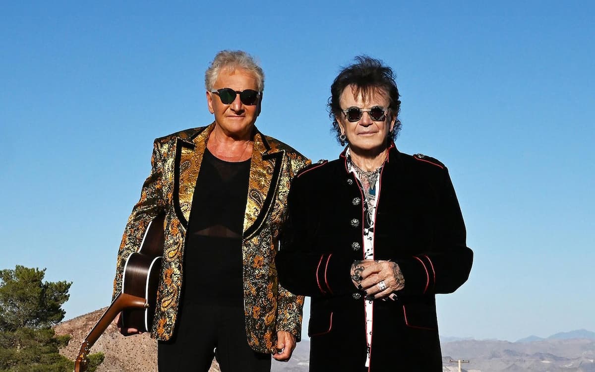 Air Supply Lights Up Dubai