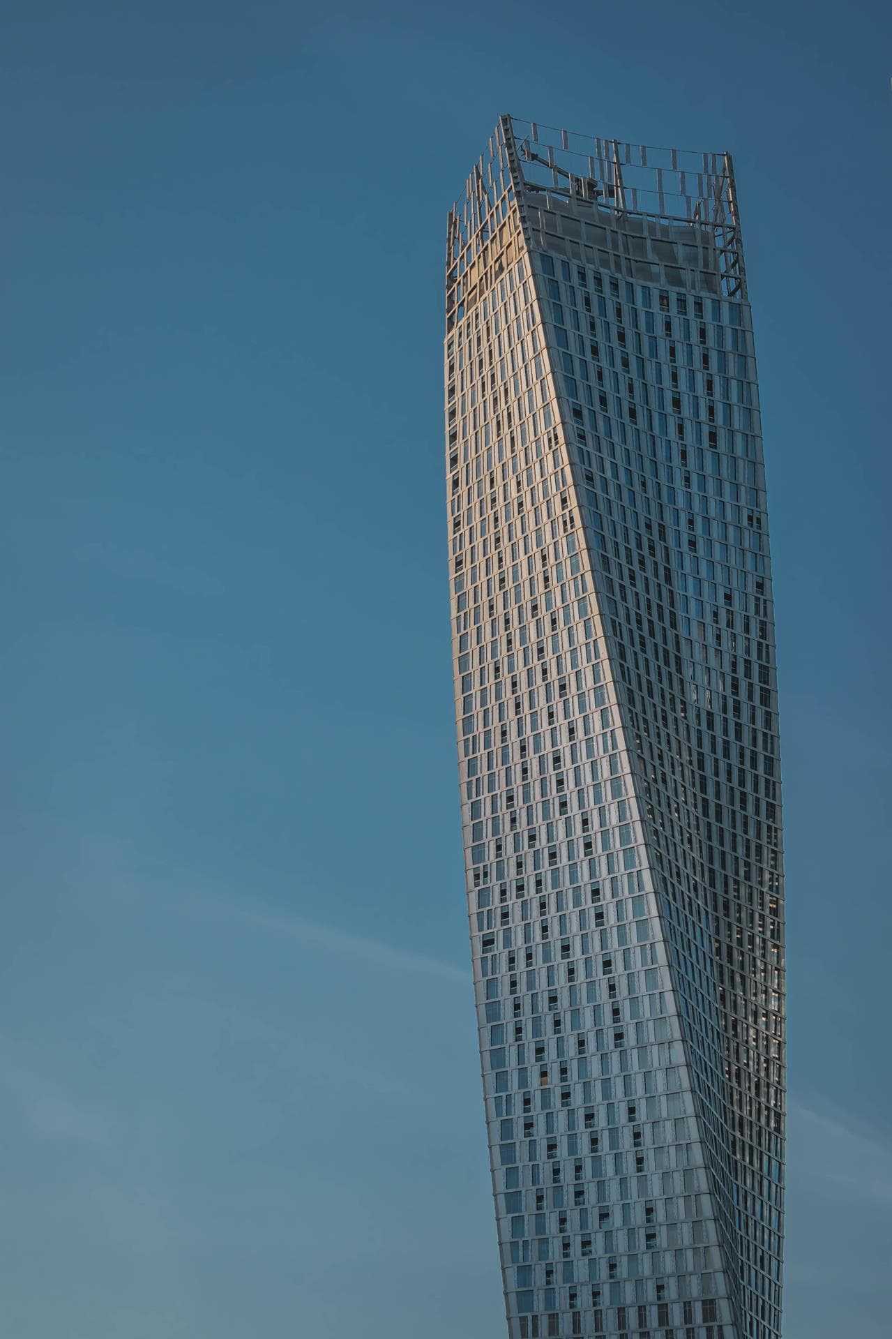 Cayan Tower Dubai