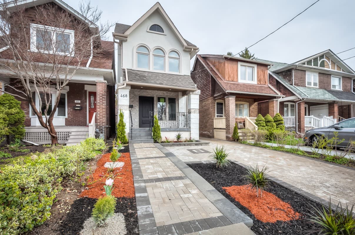 Toronto_Davisville_Village