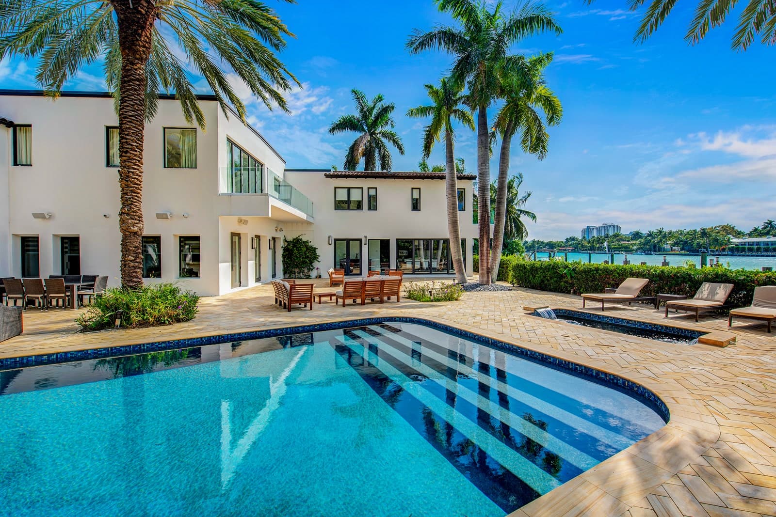 The 8 Best Celebrity Homes in Miami - 18 March 2022 - 10