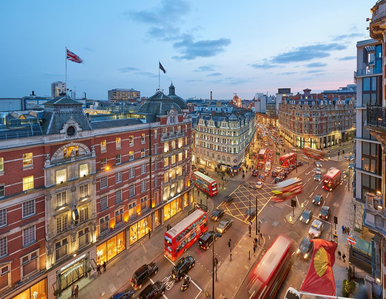 Knightsbridge at evening 