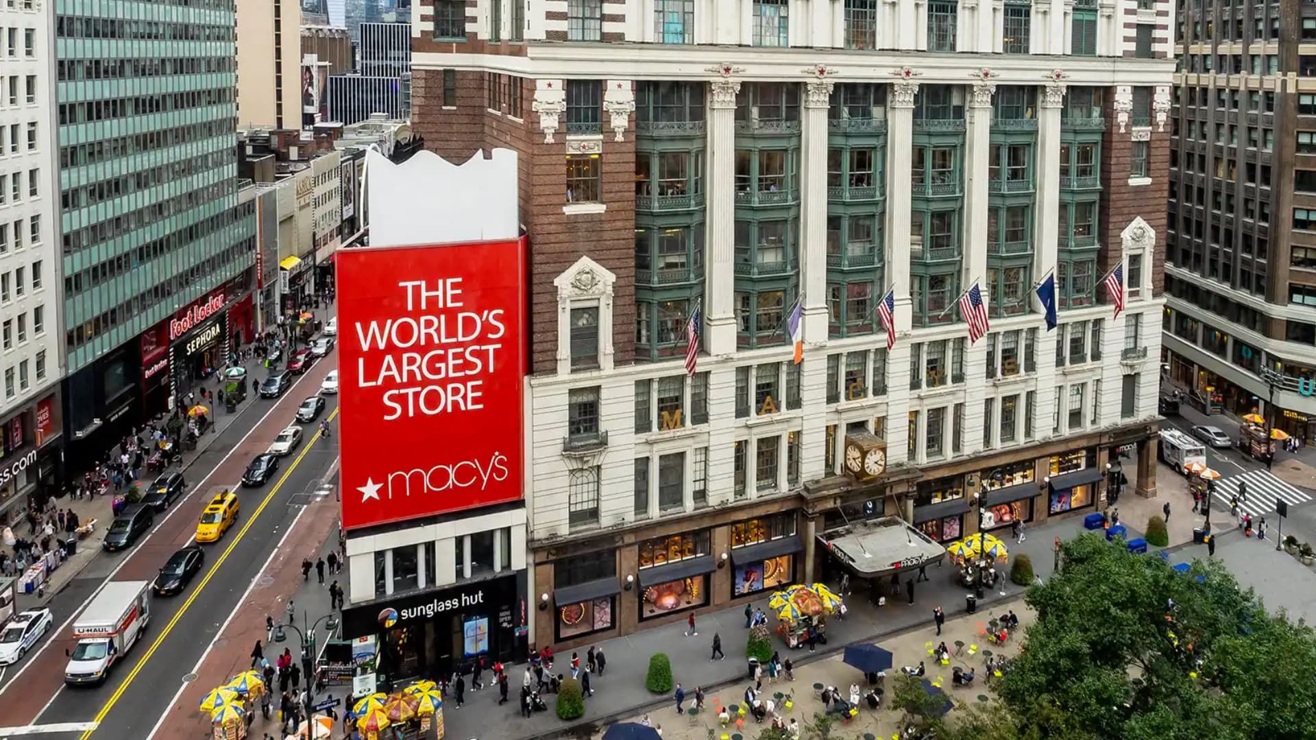 The 10 Best Shopping Malls In New York City - 24 March 2025 - 23