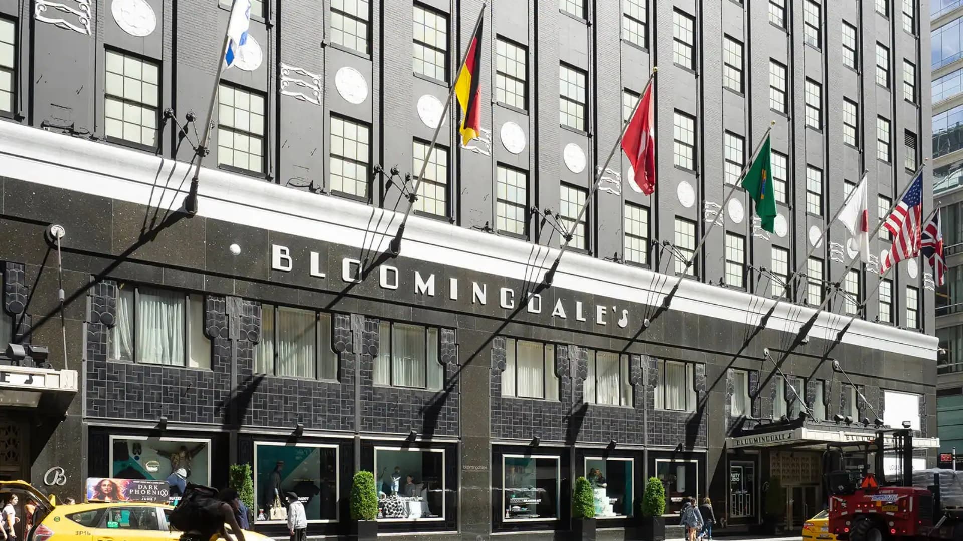 The 10 Best Shopping Malls In New York City - 24 March 2025 - 40