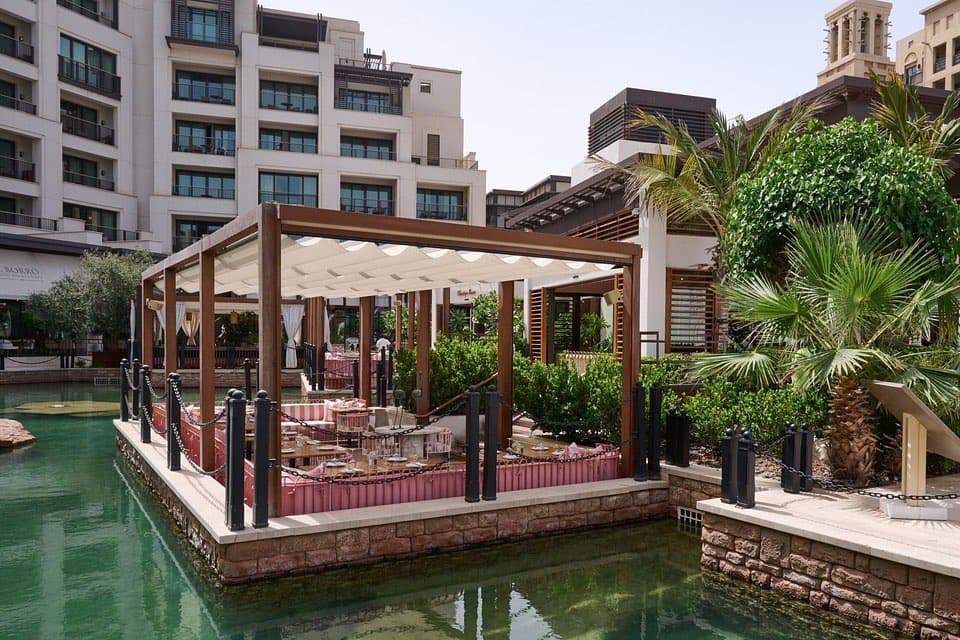 Sky dinning in Dubai