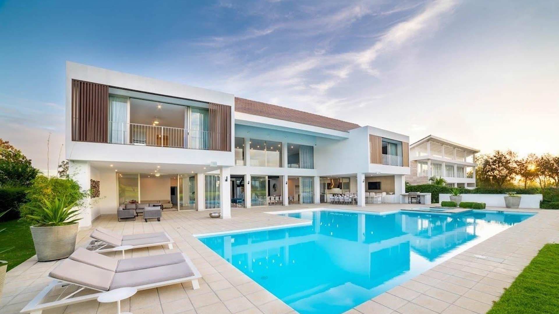 Buying Prime Villas in Dubai: Luxurious Estates for the Discerning Buyer