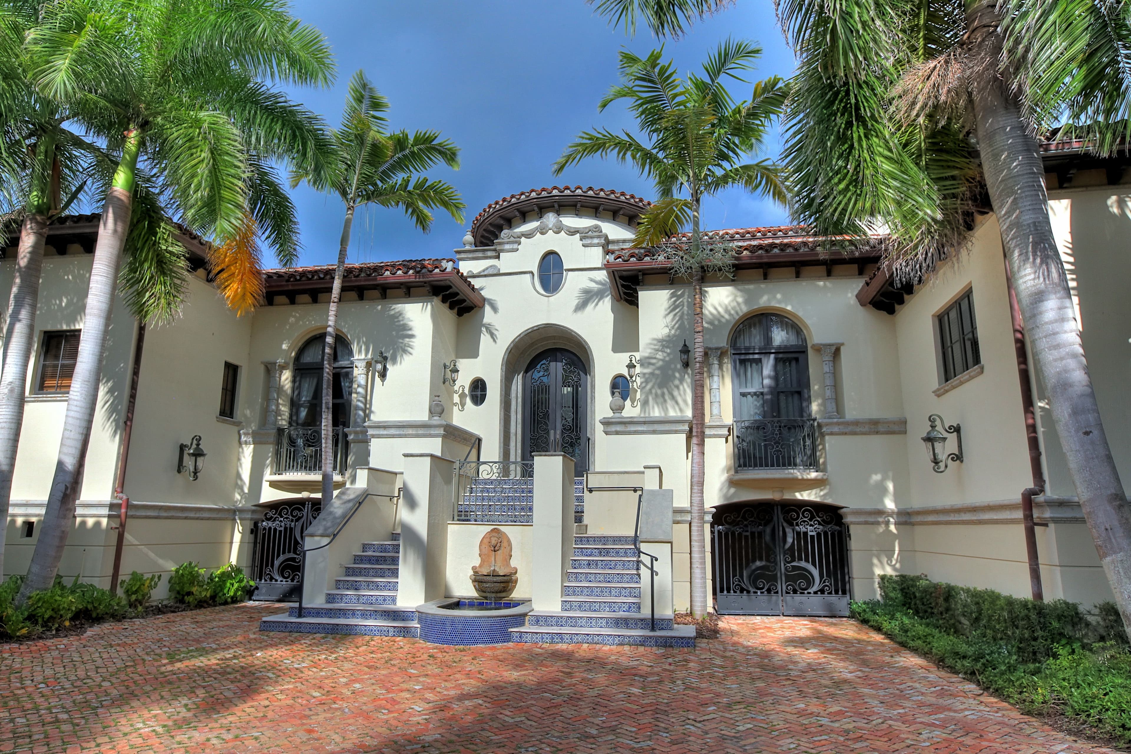 The 8 Best Celebrity Homes in Miami - 18 March 2022 - 14