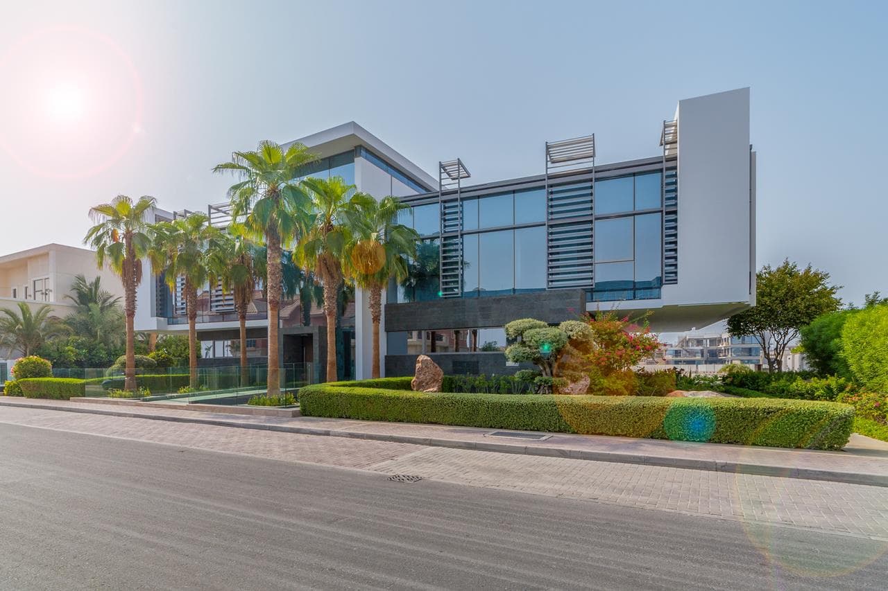 Villa_at_Frond_J_Palm_Jumeirah_Dubai