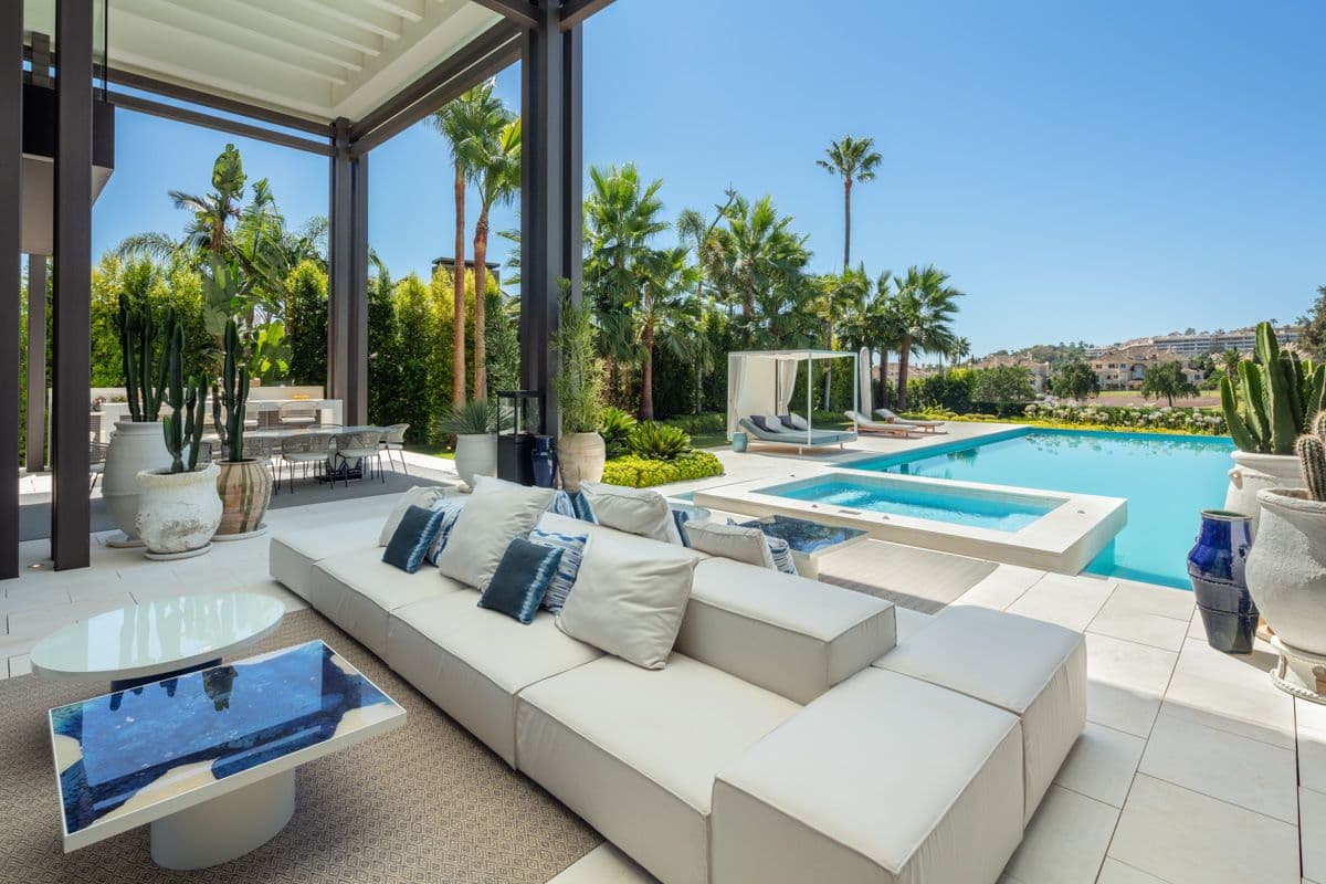 Advertise: LuxuryProperty.com - 29 October 2024 - 4