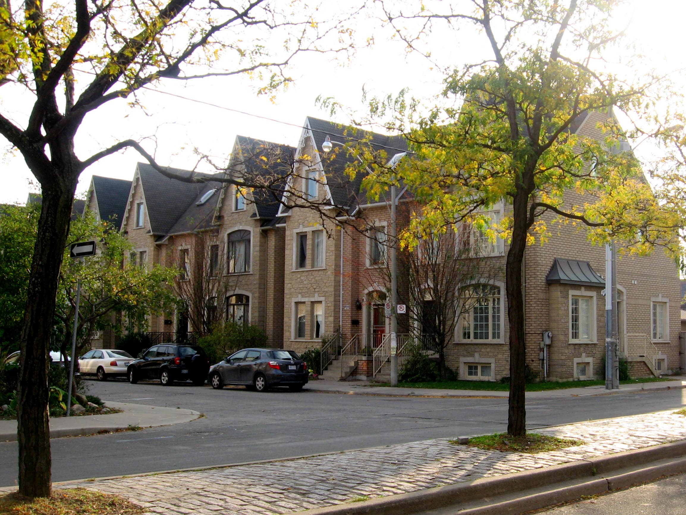 Toronto_Roncesvalles