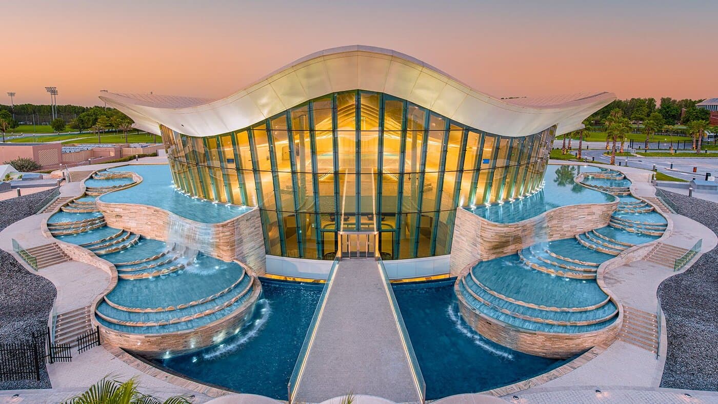 Deep Dive Dubai - Exploring the Deepest Pool in the World
