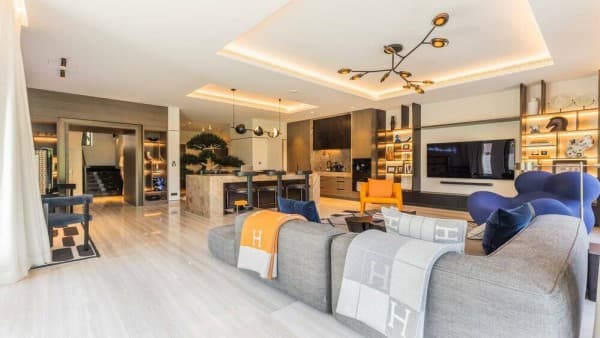 Rare Two-Bed Home in Dubais Emirates Hills Sells for Record Price
