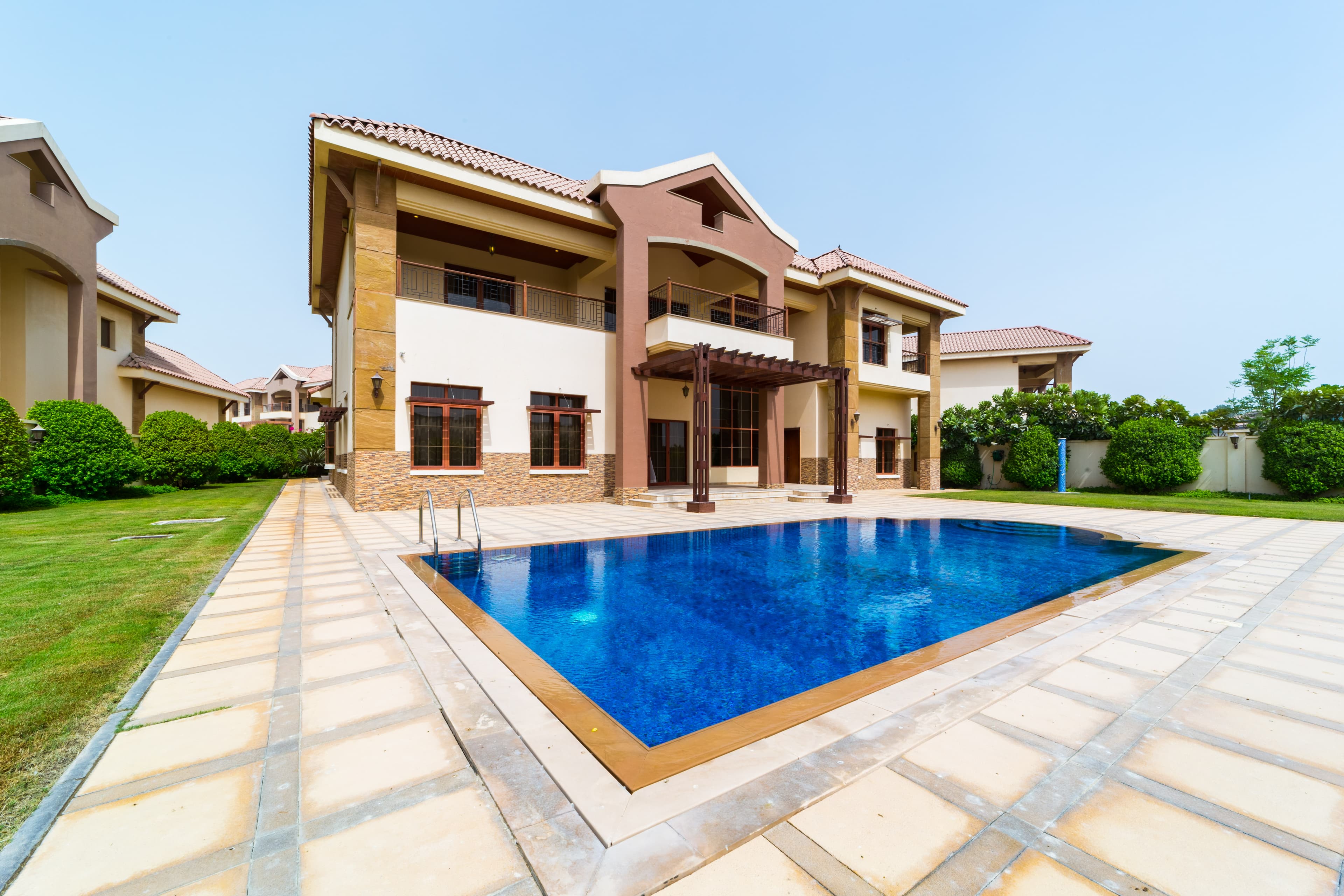 Property Tour: Gorgeous Jumeirah Islands Villa