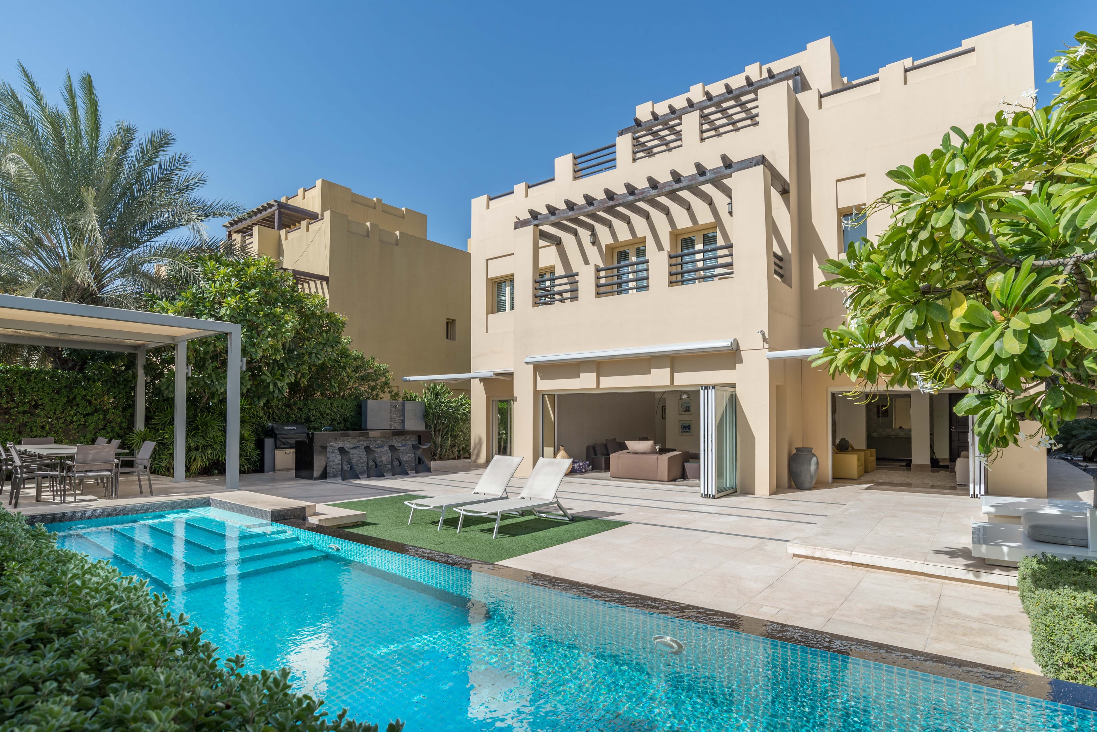 Property Tour: Hattan 2 Villa at The Lakes