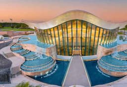 Deep Dive Dubai - Exploring the Deepest Pool in the World