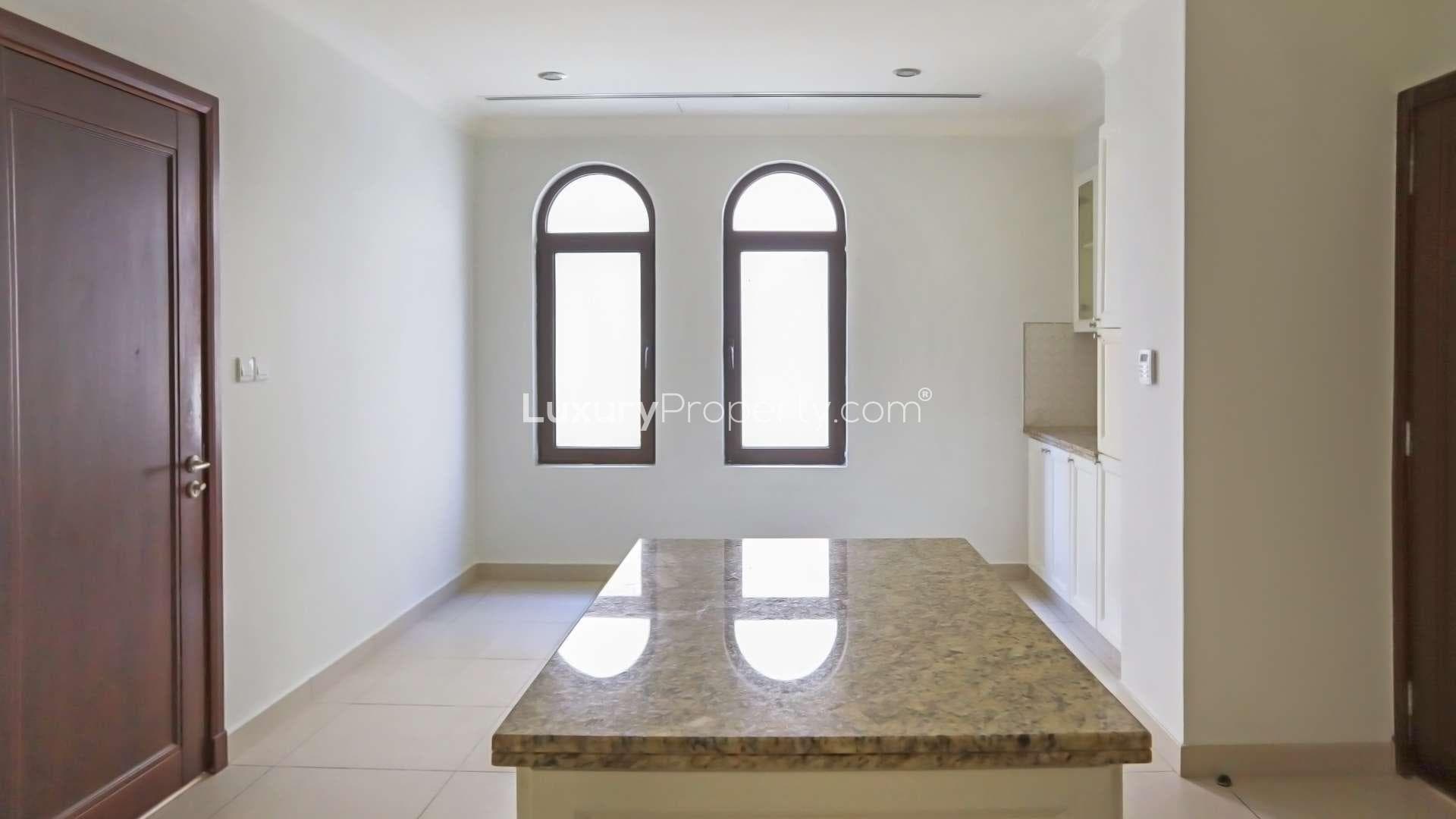  Bedroom  For    F3565d2e7e78080.jpg