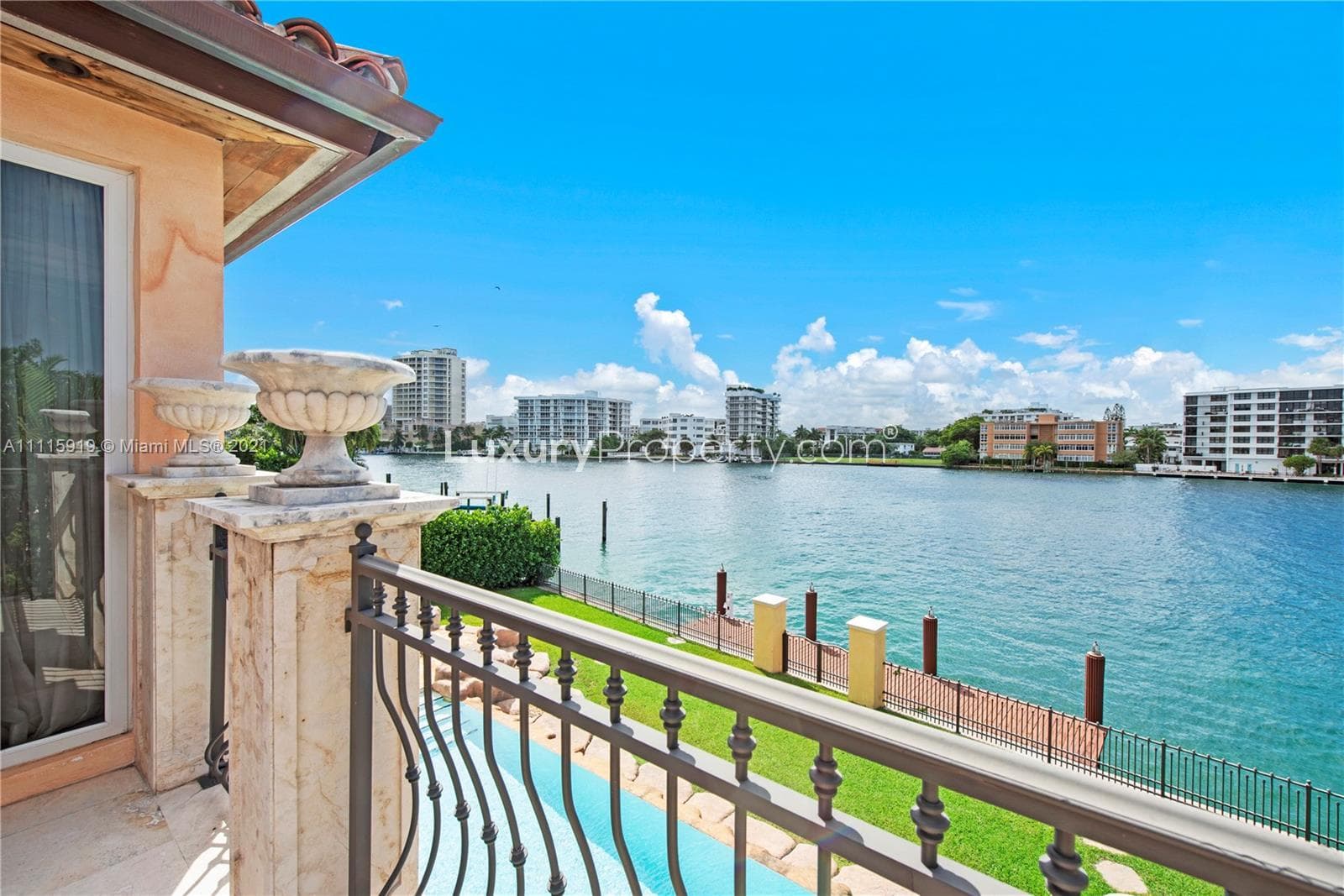 7 Bed Waterfront Home For Sale At 116 Bal Bay Dr