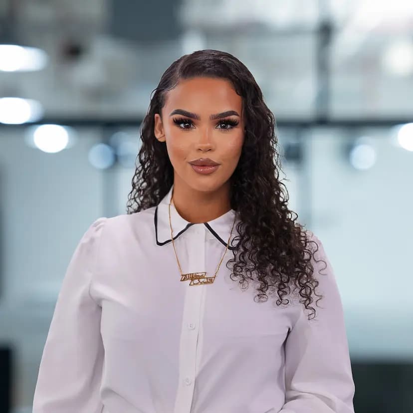 Elliyna Pheasey - Private Client Advisor | Luxury Property