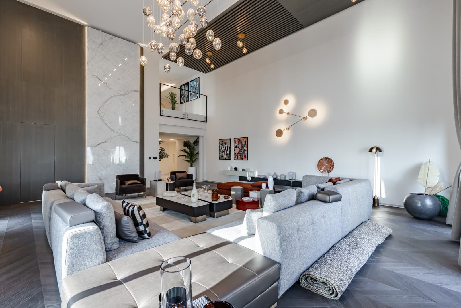 The Ultimate Guide to Buying Property on Palm Jumeirah - 28 March 2025 - 37