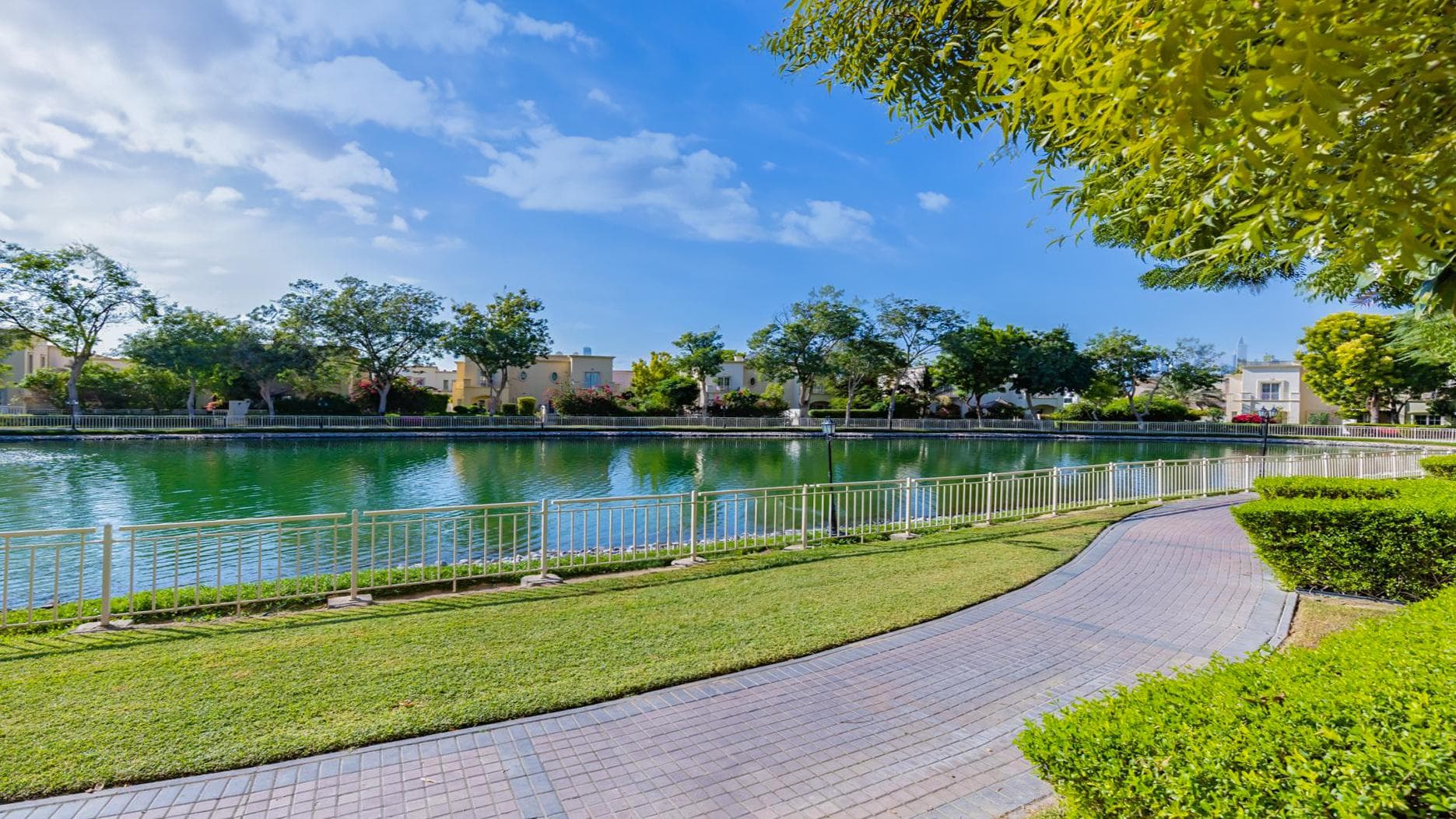 Emirates Living: Discover the Ultimate in Luxury and Community in Dubai