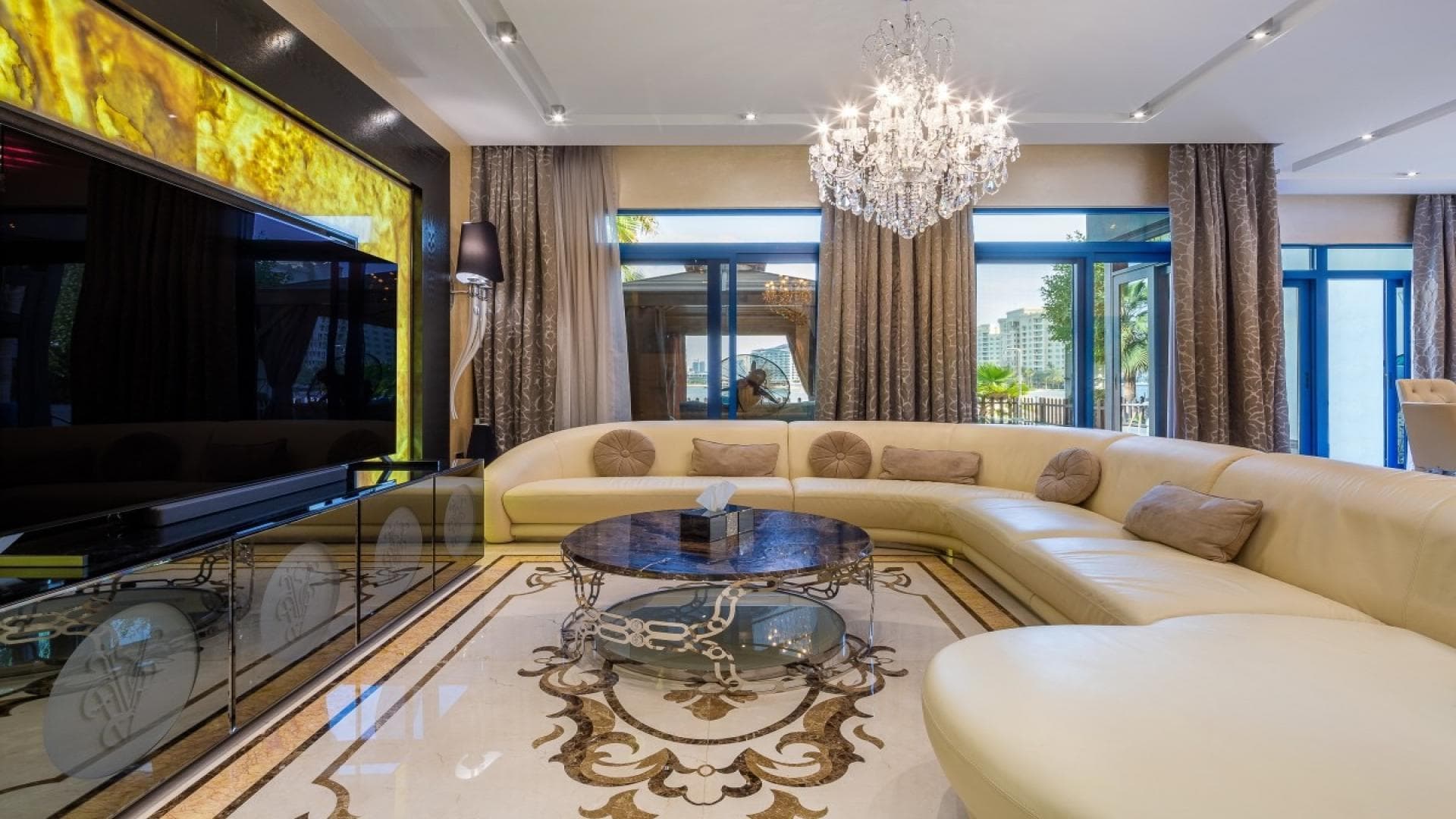 The Ultimate Guide to Buying Property on Palm Jumeirah - 28 March 2025 - 16