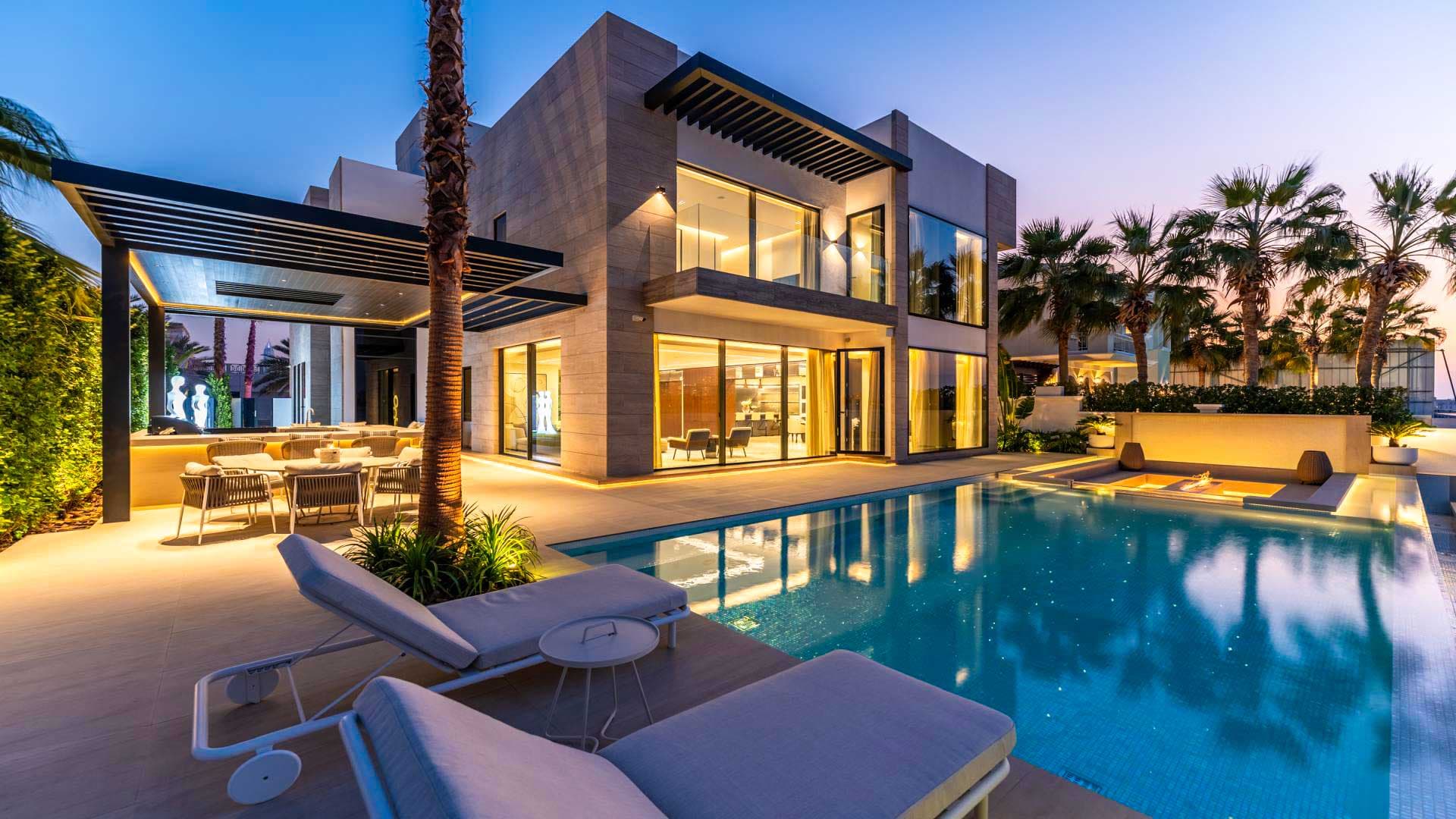 The Ultimate Guide to Buying Property on Palm Jumeirah - 28 March 2025 - 2