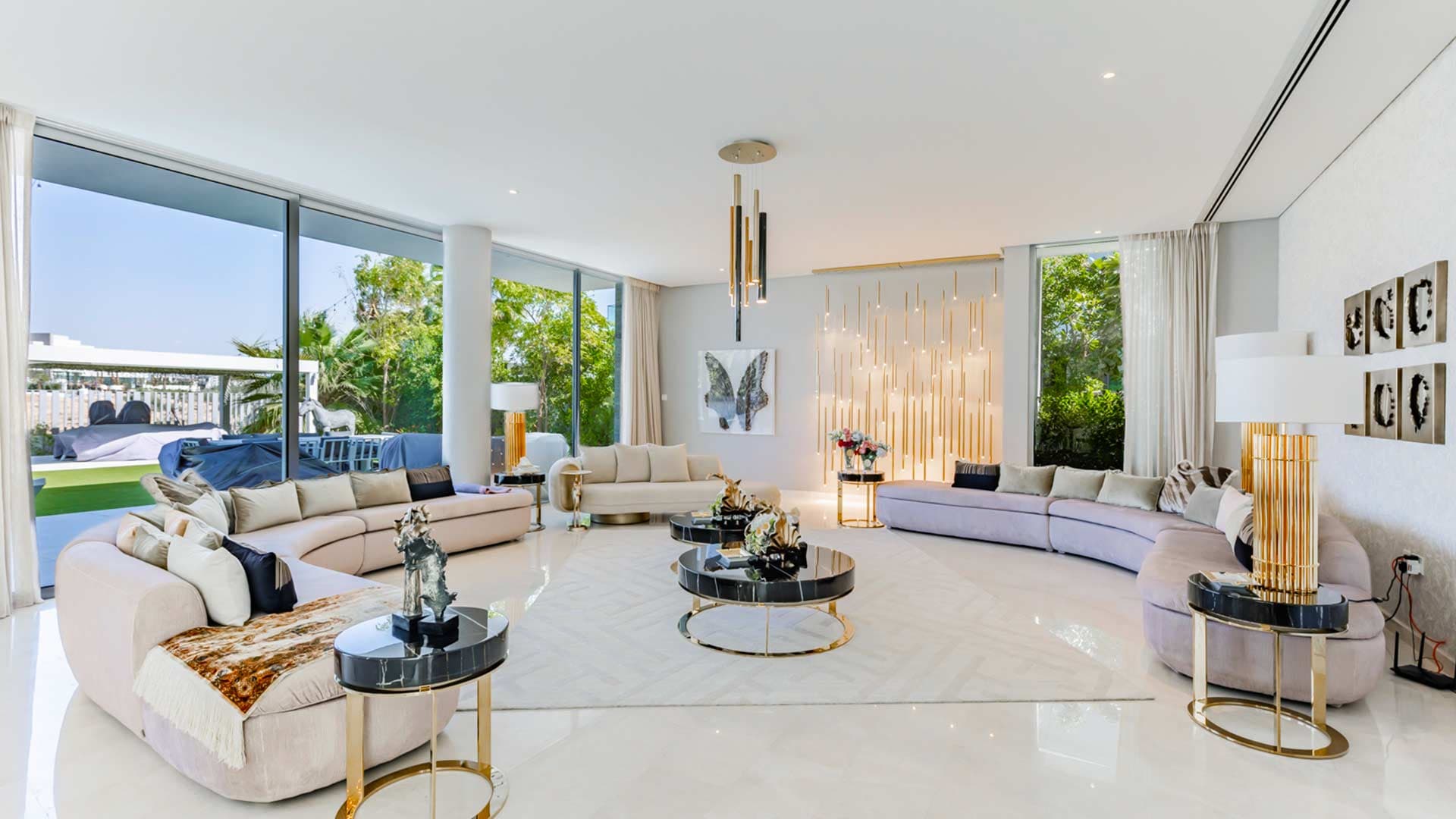 Unlock Prestige: Advertise Your Exclusive Listing on LuxuryProperty.com - 29 October 2024 - 7