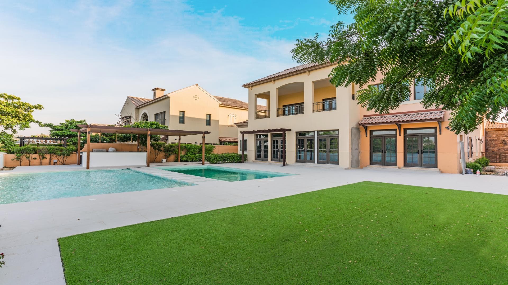 5 Bedroom Villa with Private Pool and Golf Course Views in Jumeirah Golf Estate