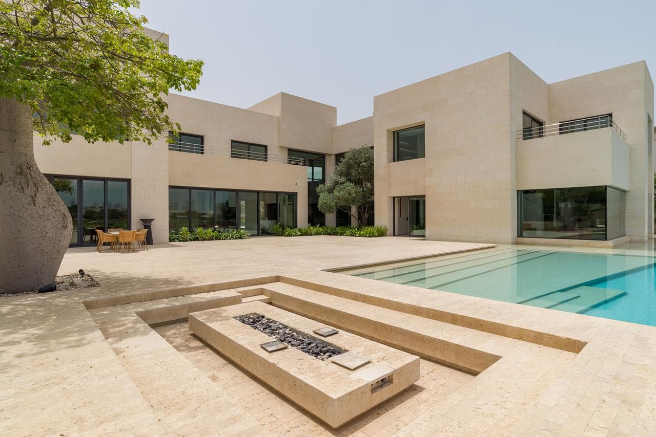 Luxury_Property_Villa_at_Emirates_Hills_Dubai