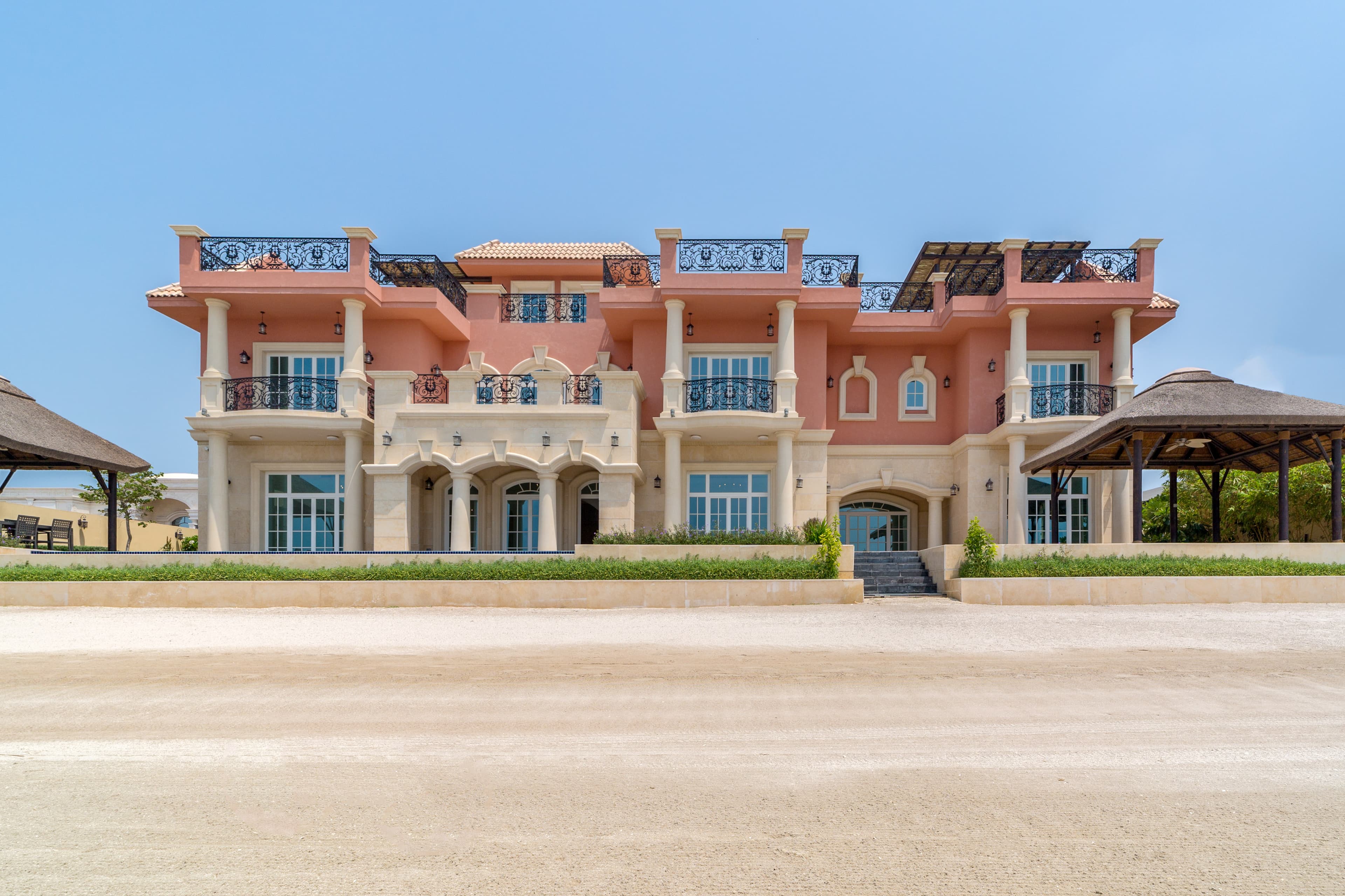 Property Tour: Eight-Bedroom Palm Jumeirah Villa