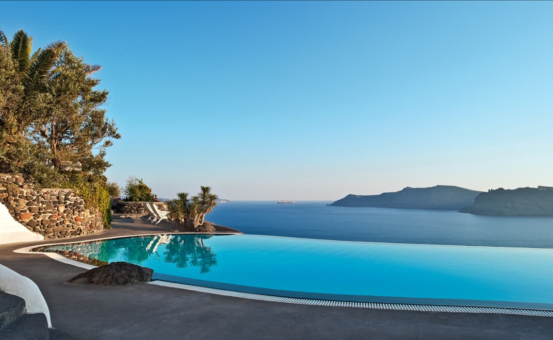 8 Best Infinity Pools in The World - Rooftop Pools with Amazing Views