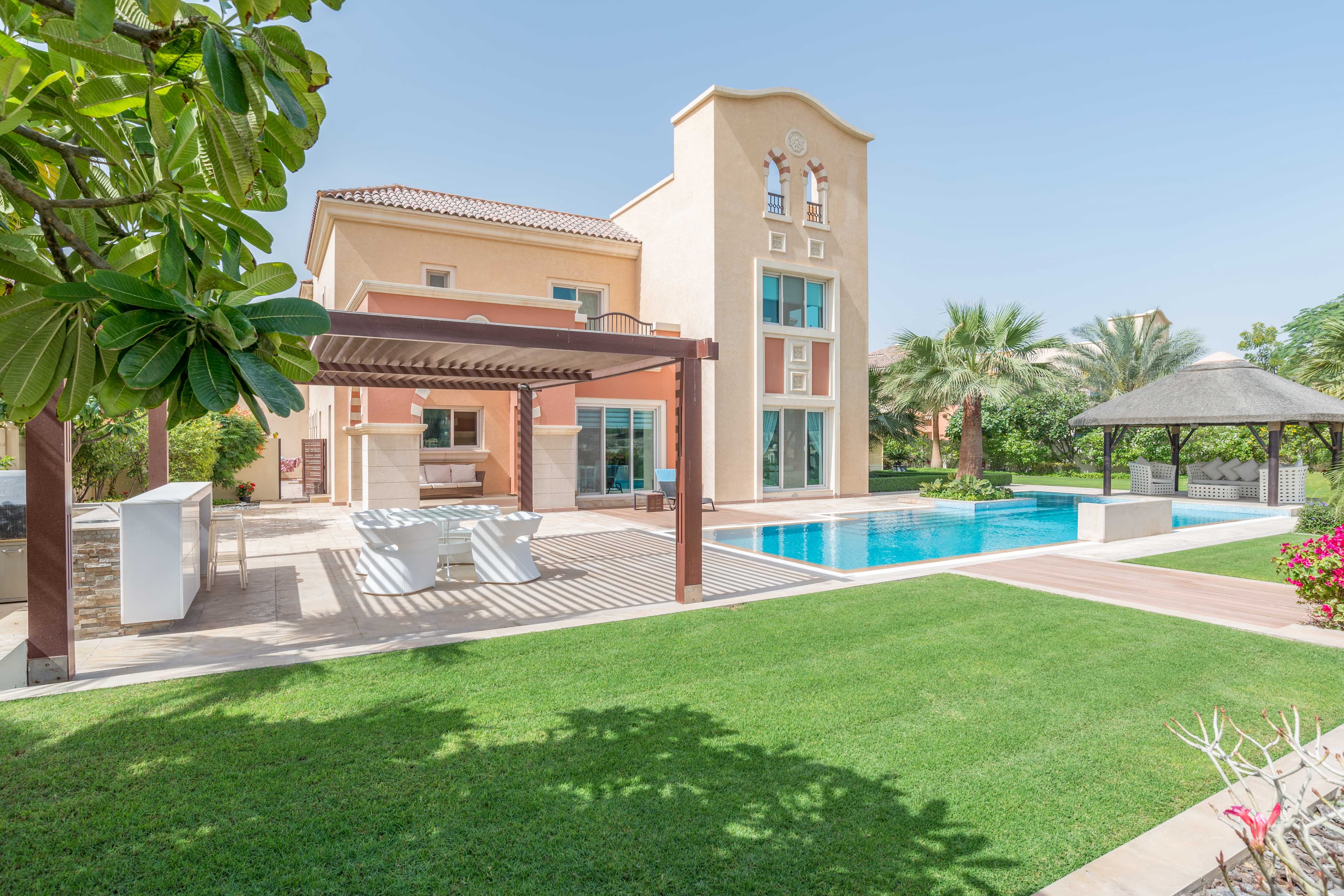 Property Tour: Six-Bed villa at Victory Heights