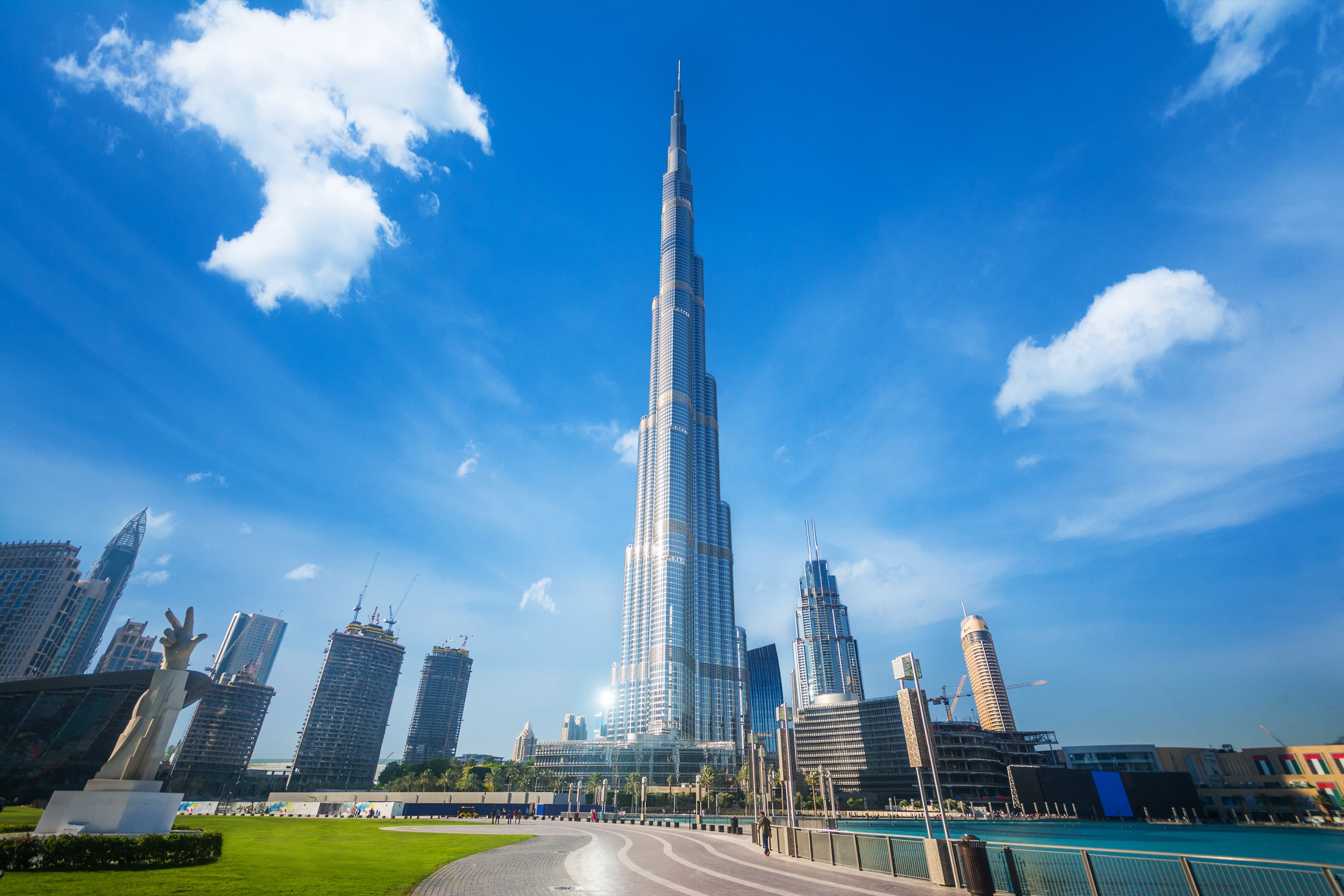 Navigating the Dubai Dream: Finding Your Perfect Home with the Right Real Estate Agent