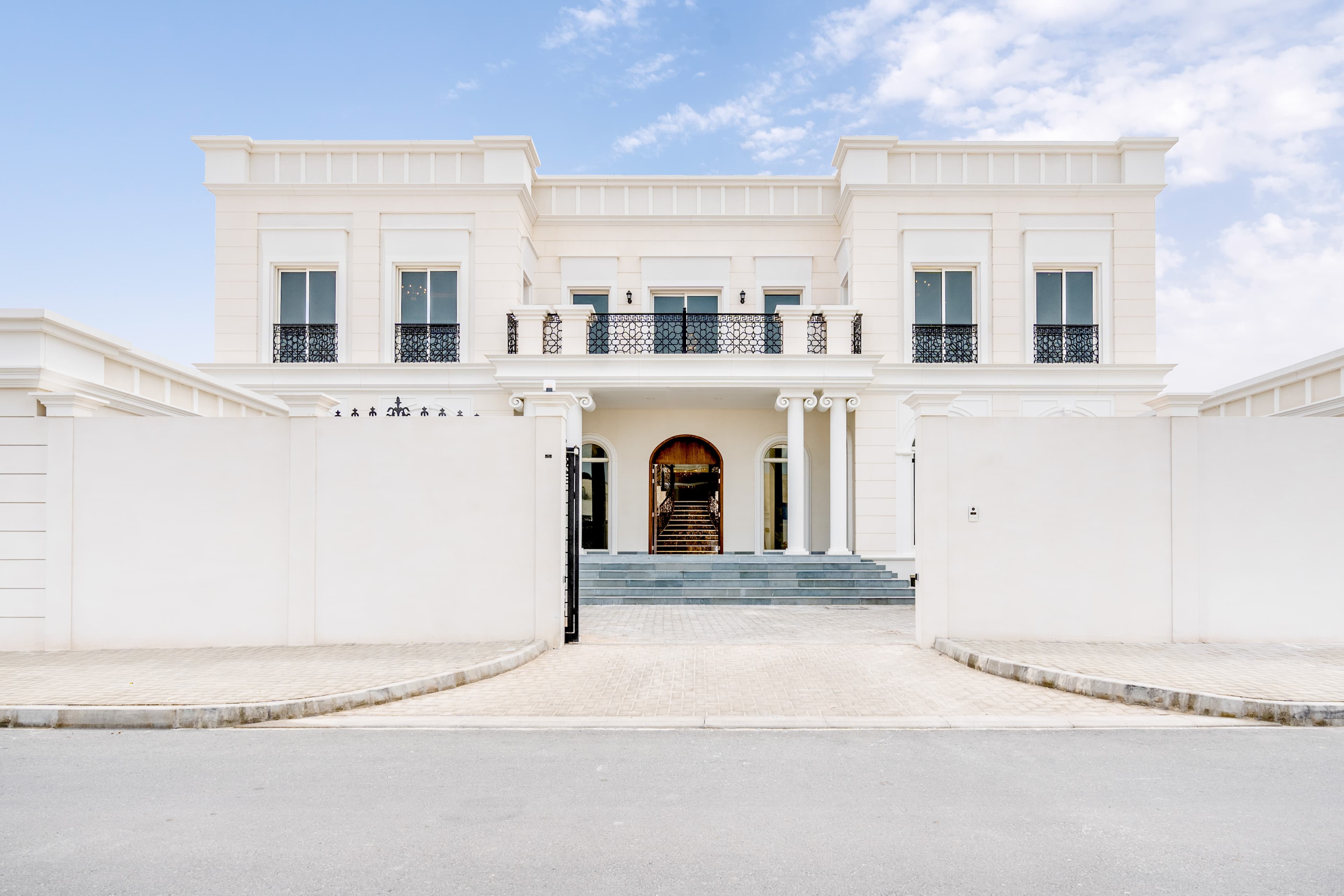 Property Tour: Sea-Facing Pearl Jumeirah Villa