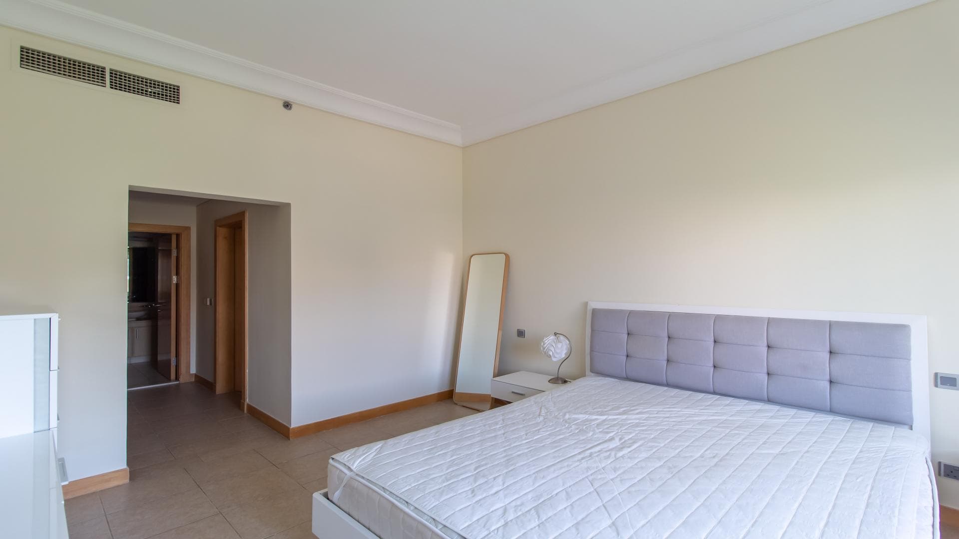 1 Bedroom Apartment For Rent Al Sheraa Tower Lp38201 3293e40924116800.jpg