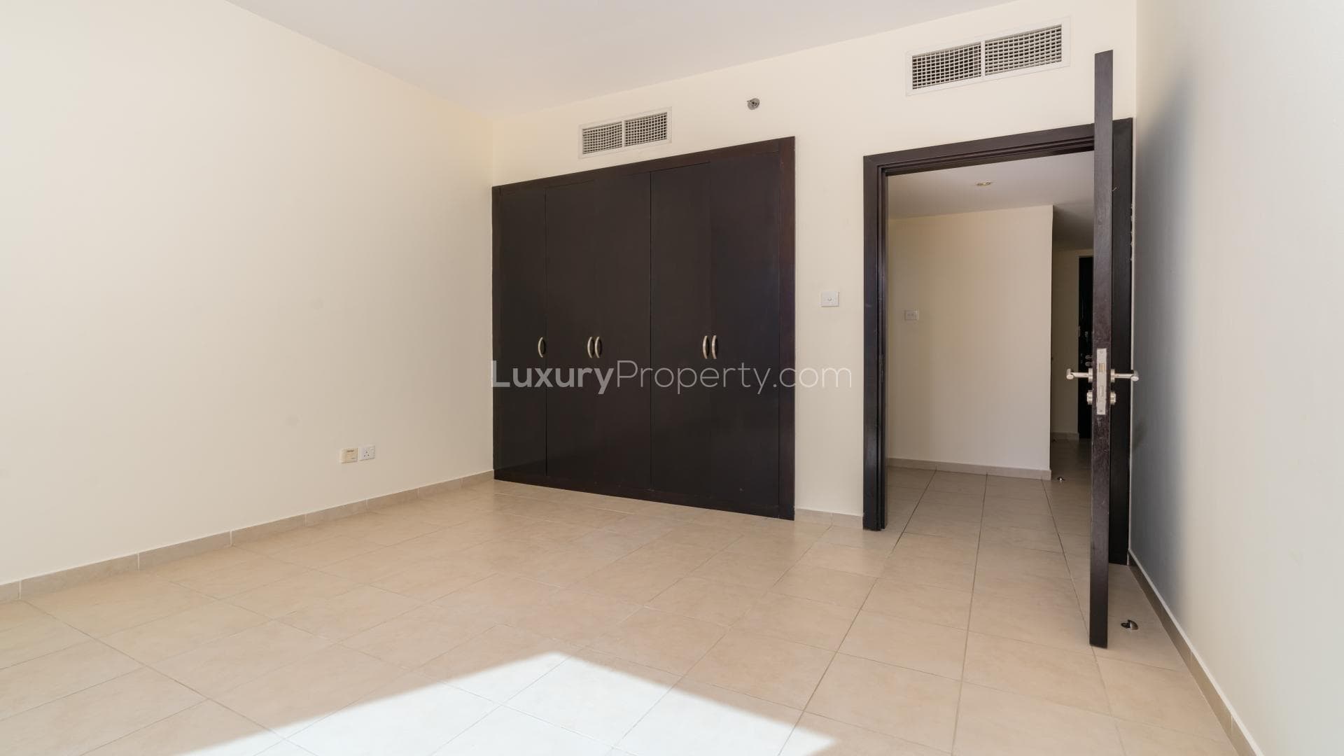 2 Bedroom Apartment For Rent Al Habtoor Tower Lp16576 14fcbcc1062f0700.jpg