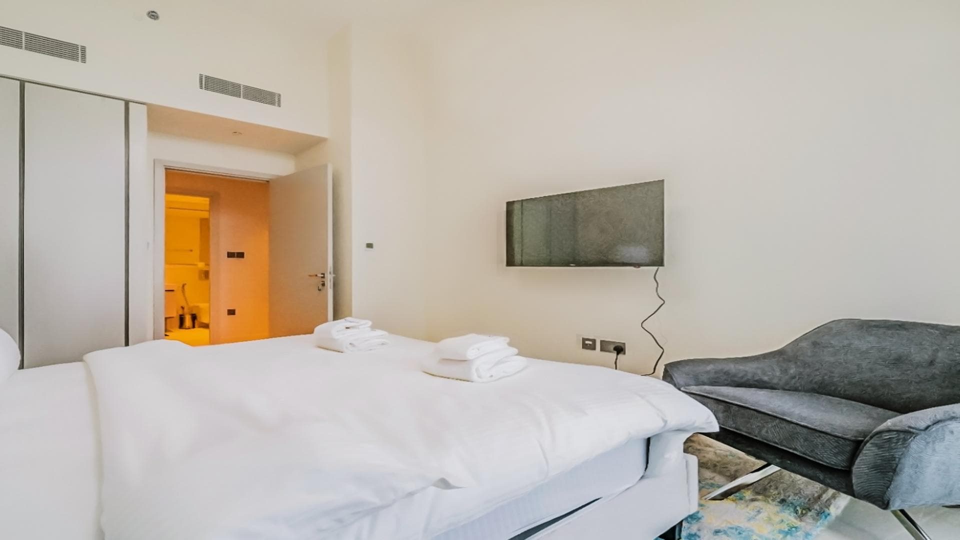 2 Bedroom Apartment For Rent Emaar Beachfront Lp13967 2c55cbe182da3e00.jpg