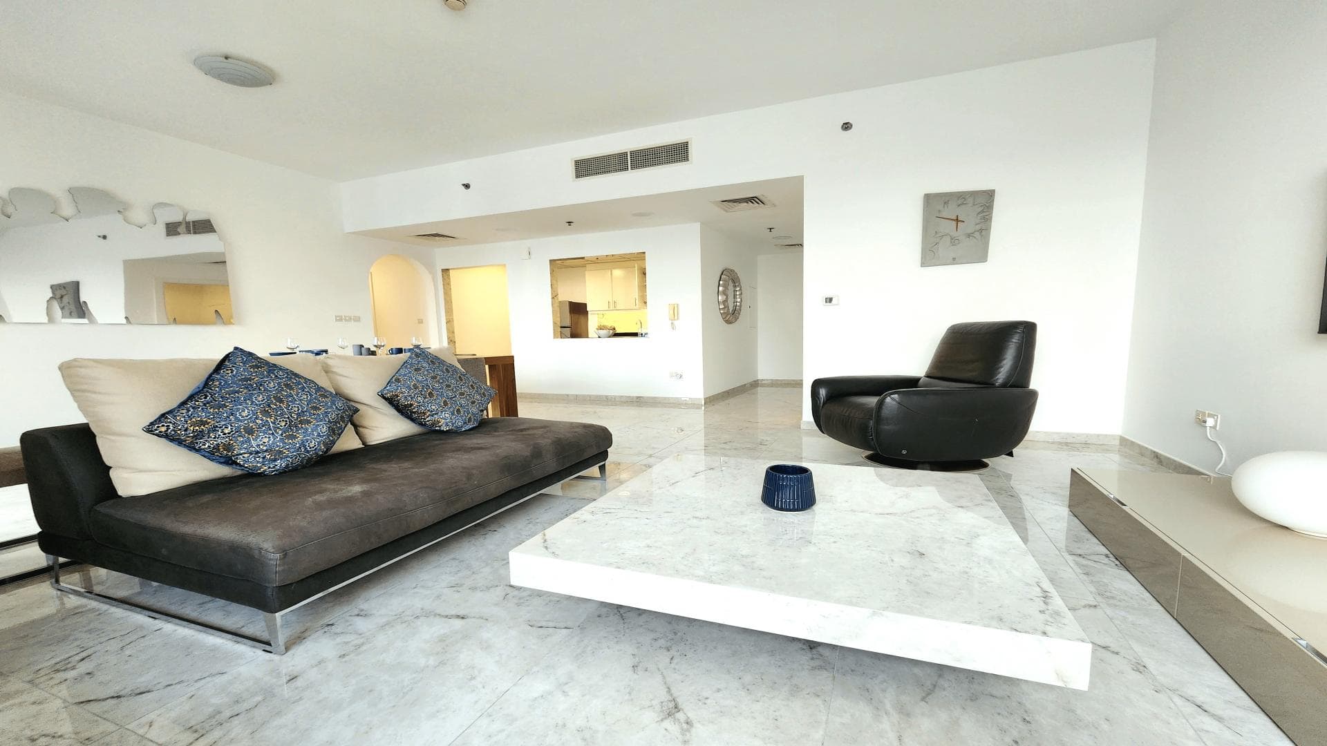 2 Bedroom Apartment For Rent Shams Lp32641 2b8f0c35a706b400.jpg