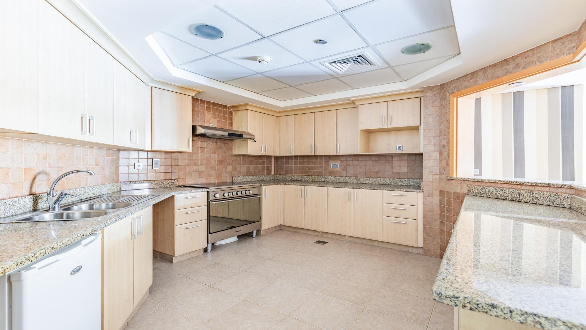 3 Bedroom Apartment For Sale Al Sheraa Tower Lp37202 2998469519ce5e00.jpg