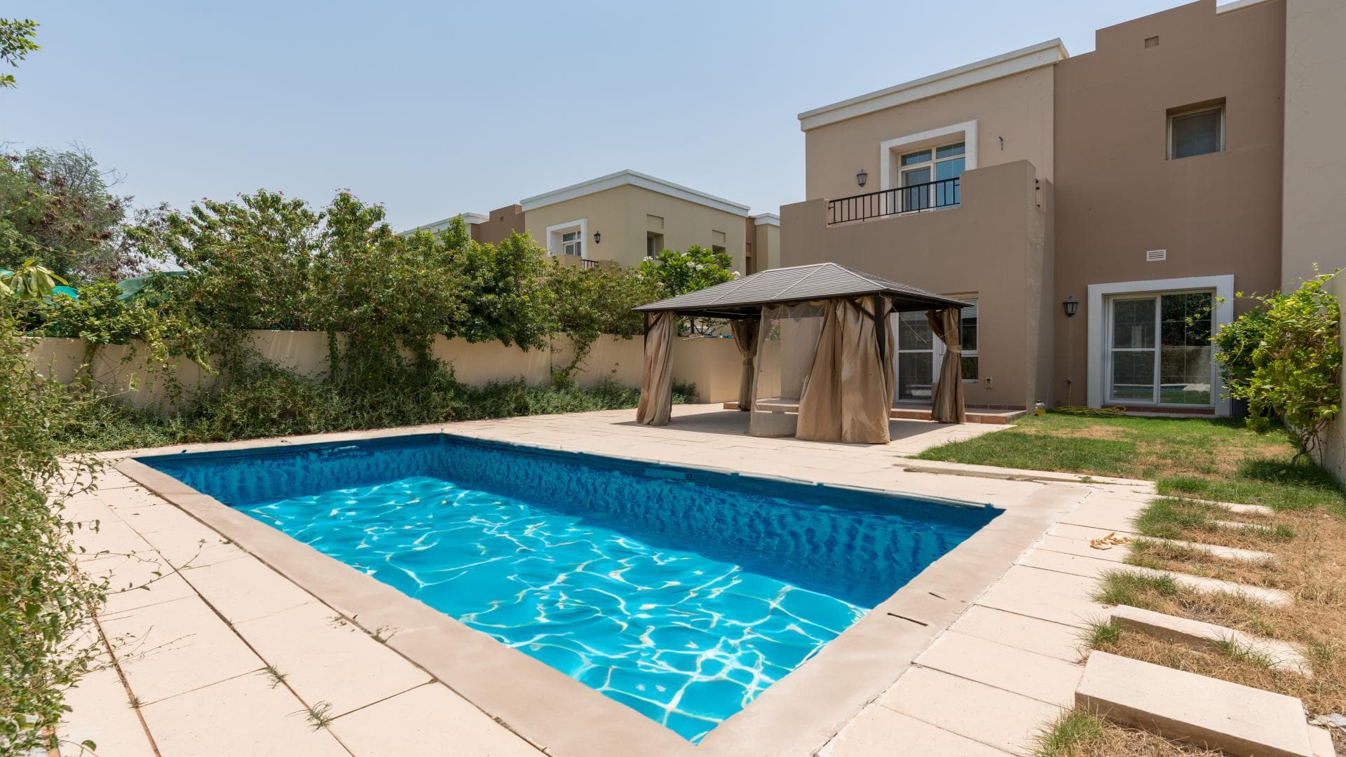 3 Bedroom Villa For Rent Jumeirah Business Centre 5 Lp34811 2b227f3218640a00.jpg