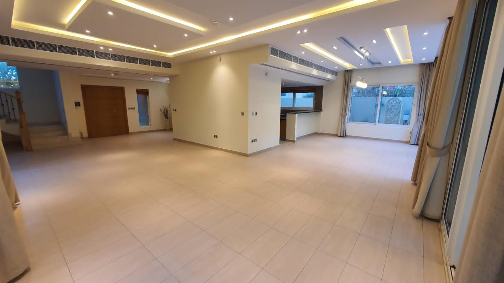 4 Bedroom Villa For Rent Jumeirah Business Centre 3 Lp38752 1ab7dccc9aba8000.jpg