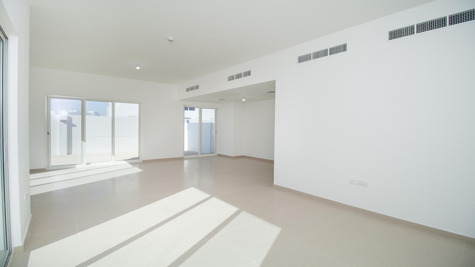 5 Bedroom Townhouse For Sale Al Kazim Tower 1 Lp36811 828b2acb92dcd0.jpg
