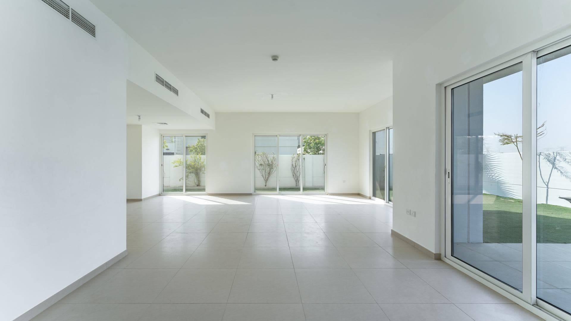 5 Bedroom Villa For Rent Al Kazim Tower 1 Lp17029 1419331659820000.jpg