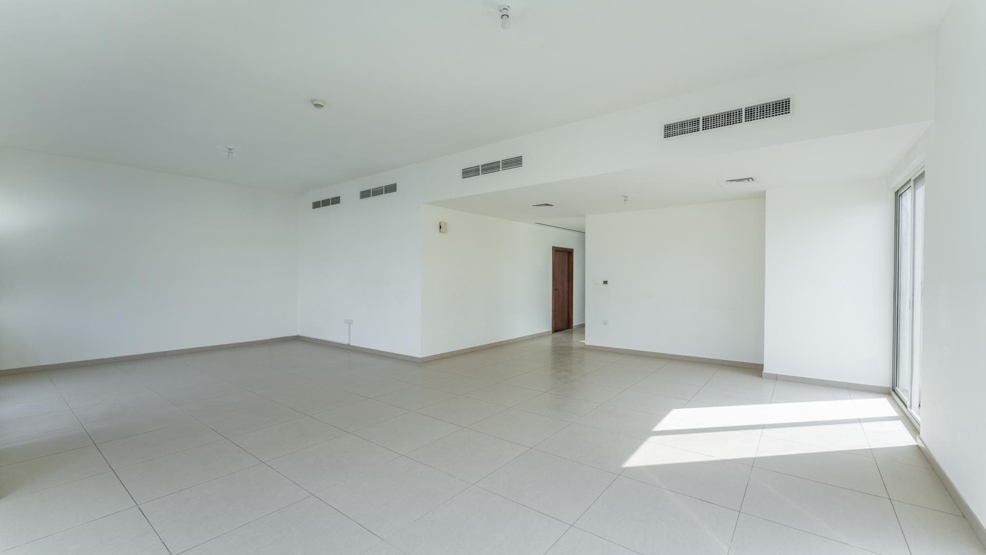 5 Bedroom Villa For Rent Al Kazim Tower 1 Lp17029 2c377dfc98b34c00.jpg