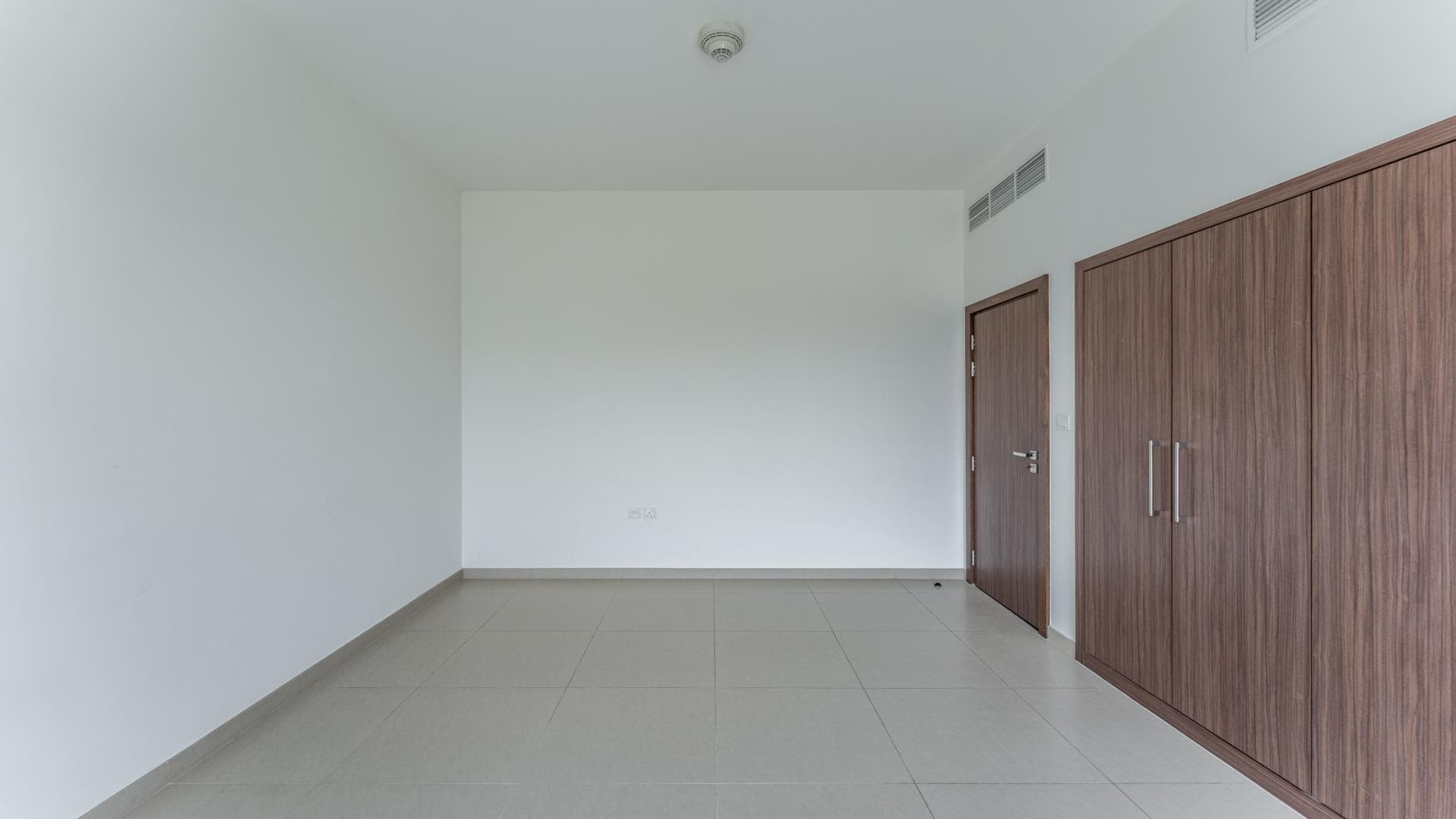 5 Bedroom Villa For Rent Al Kazim Tower 1 Lp17029 89dd517503dfb80.jpg